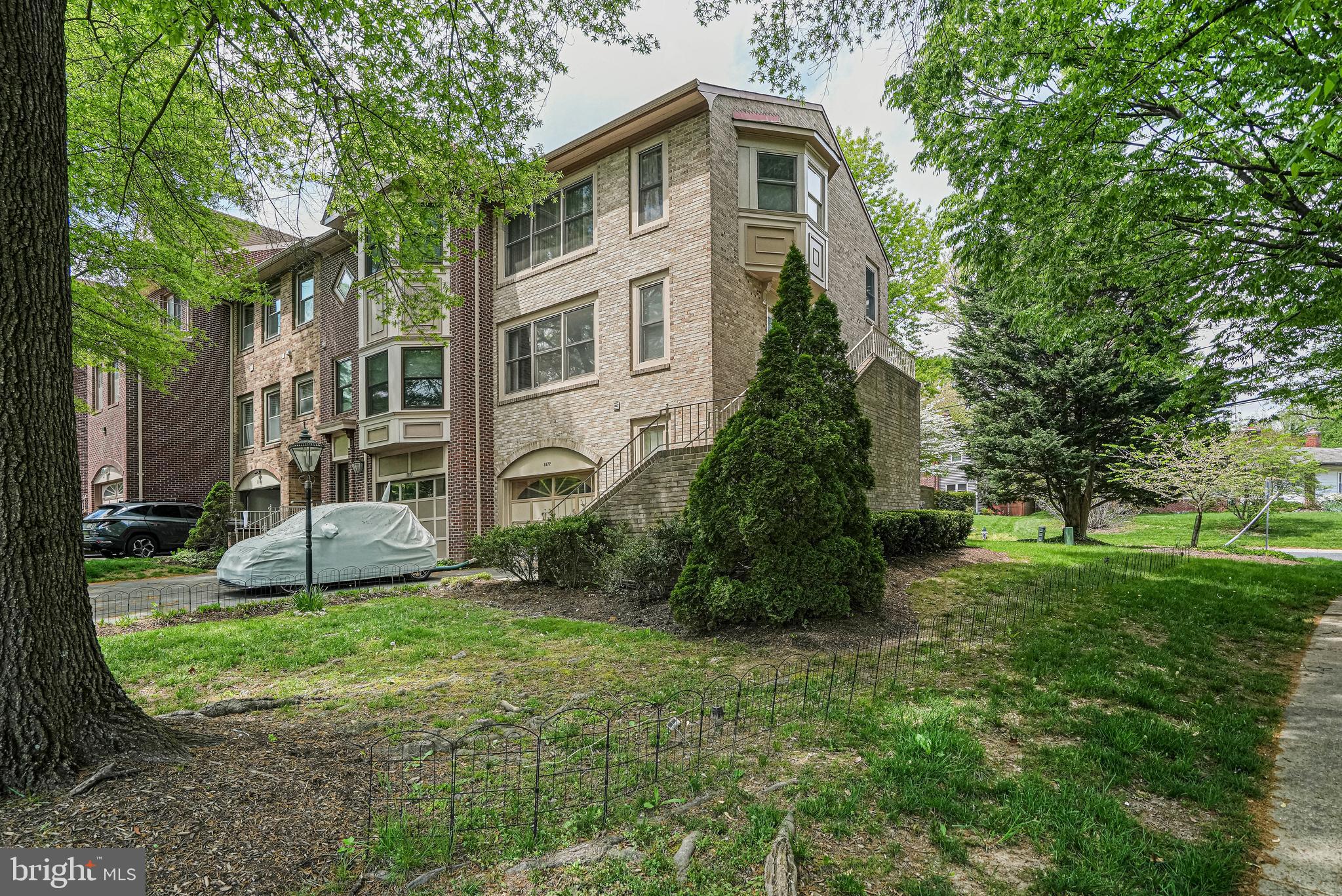 8872 WOODLAND DRIVE