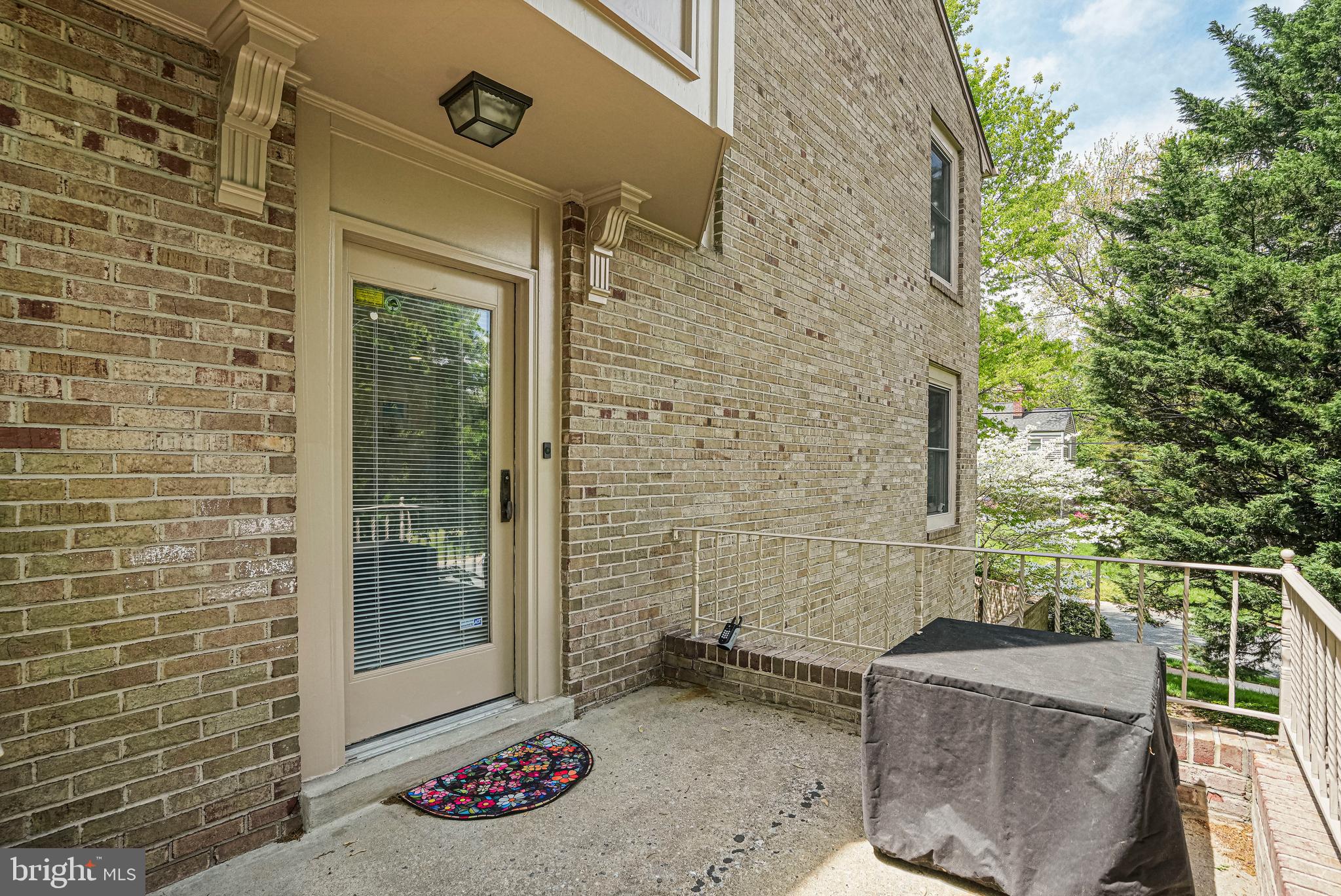 8872 WOODLAND DRIVE
