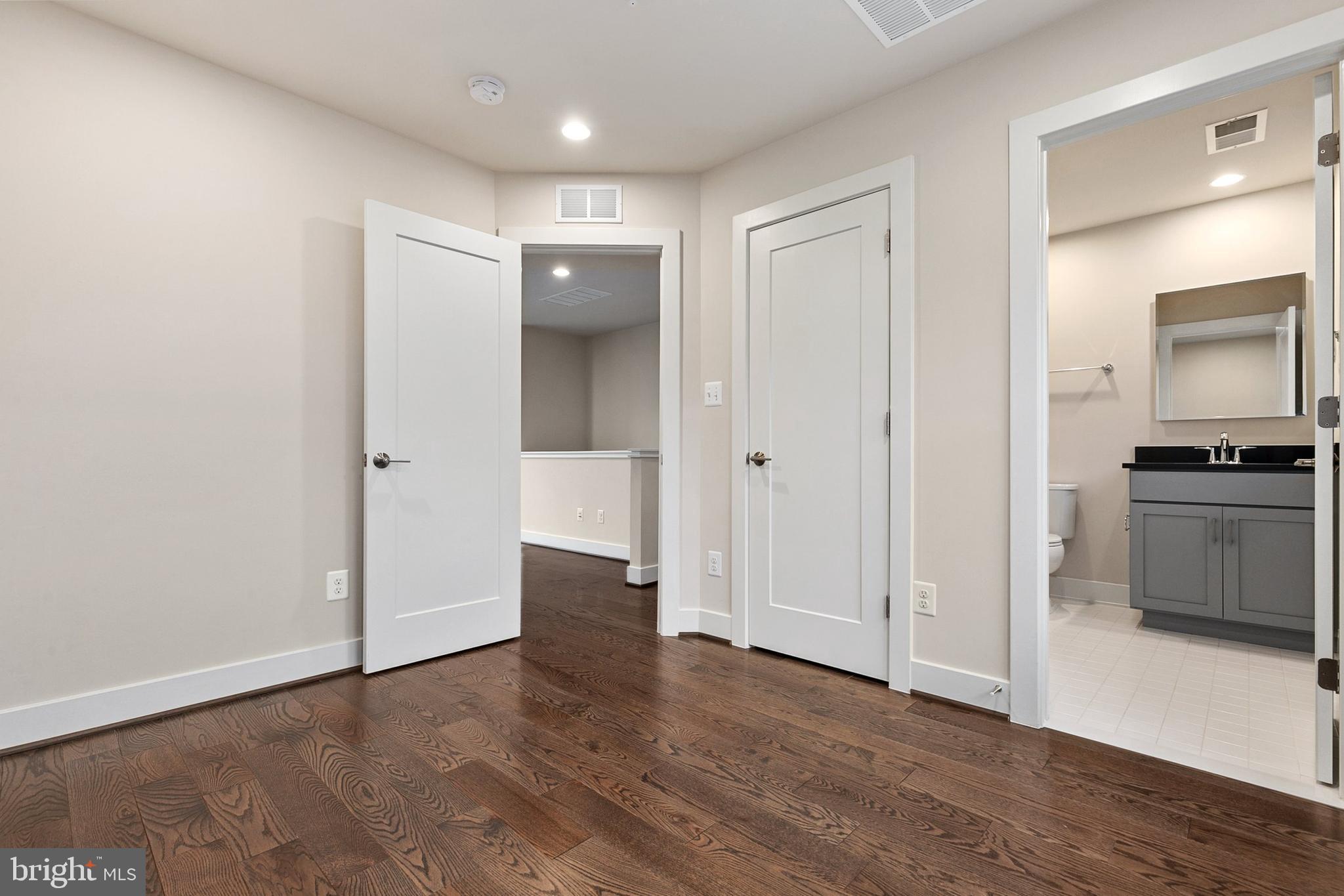 ROCKVILLE OUTSIDE - Residential