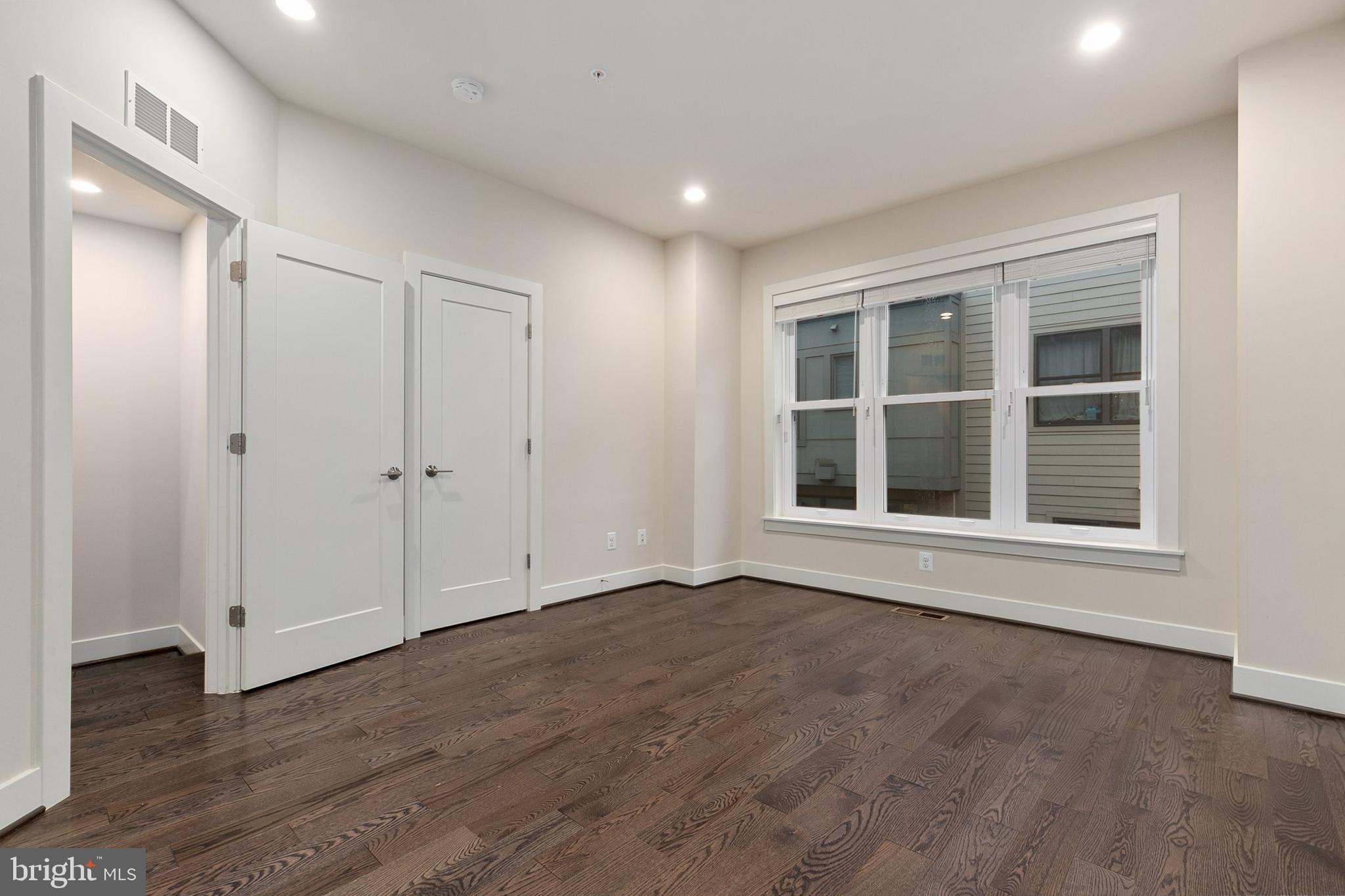 ROCKVILLE OUTSIDE - Residential