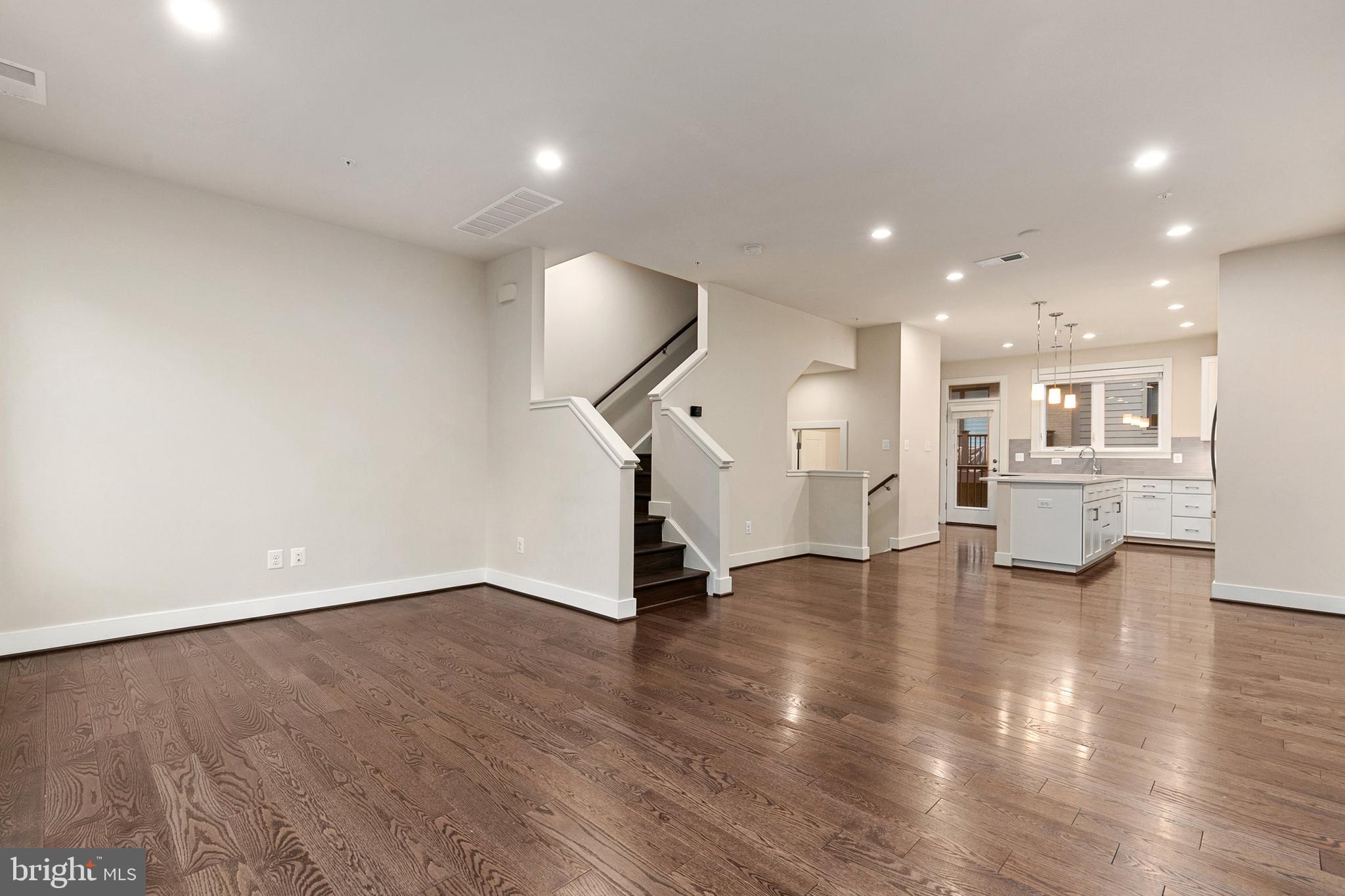 ROCKVILLE OUTSIDE - Residential