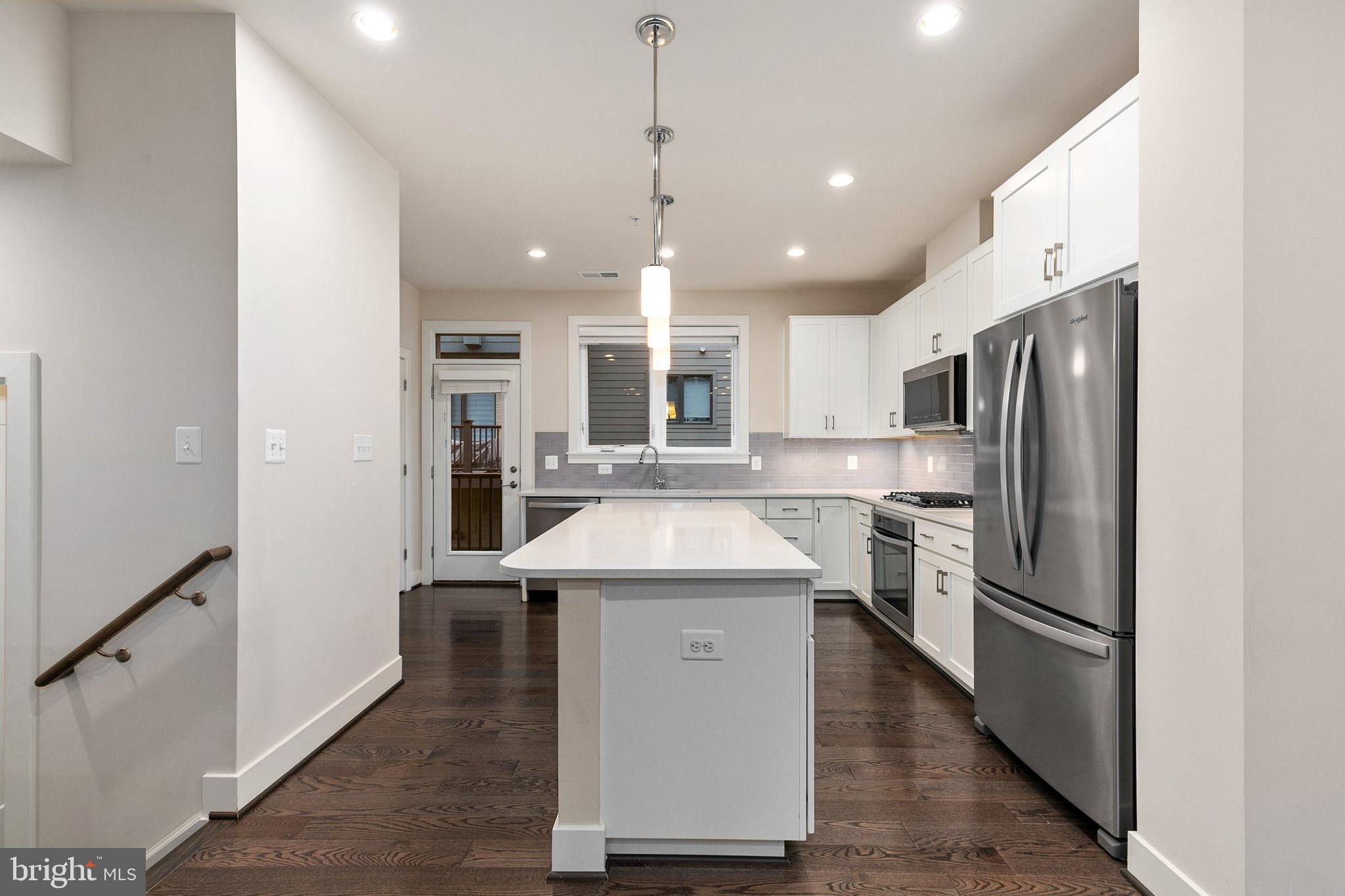 ROCKVILLE OUTSIDE - Residential