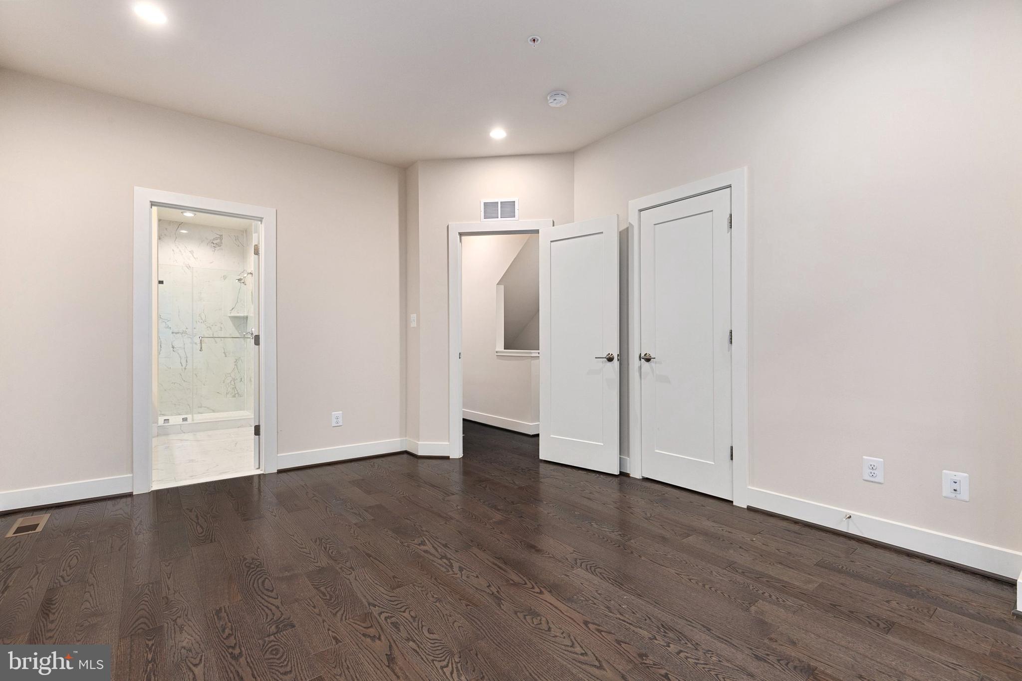 ROCKVILLE OUTSIDE - Residential