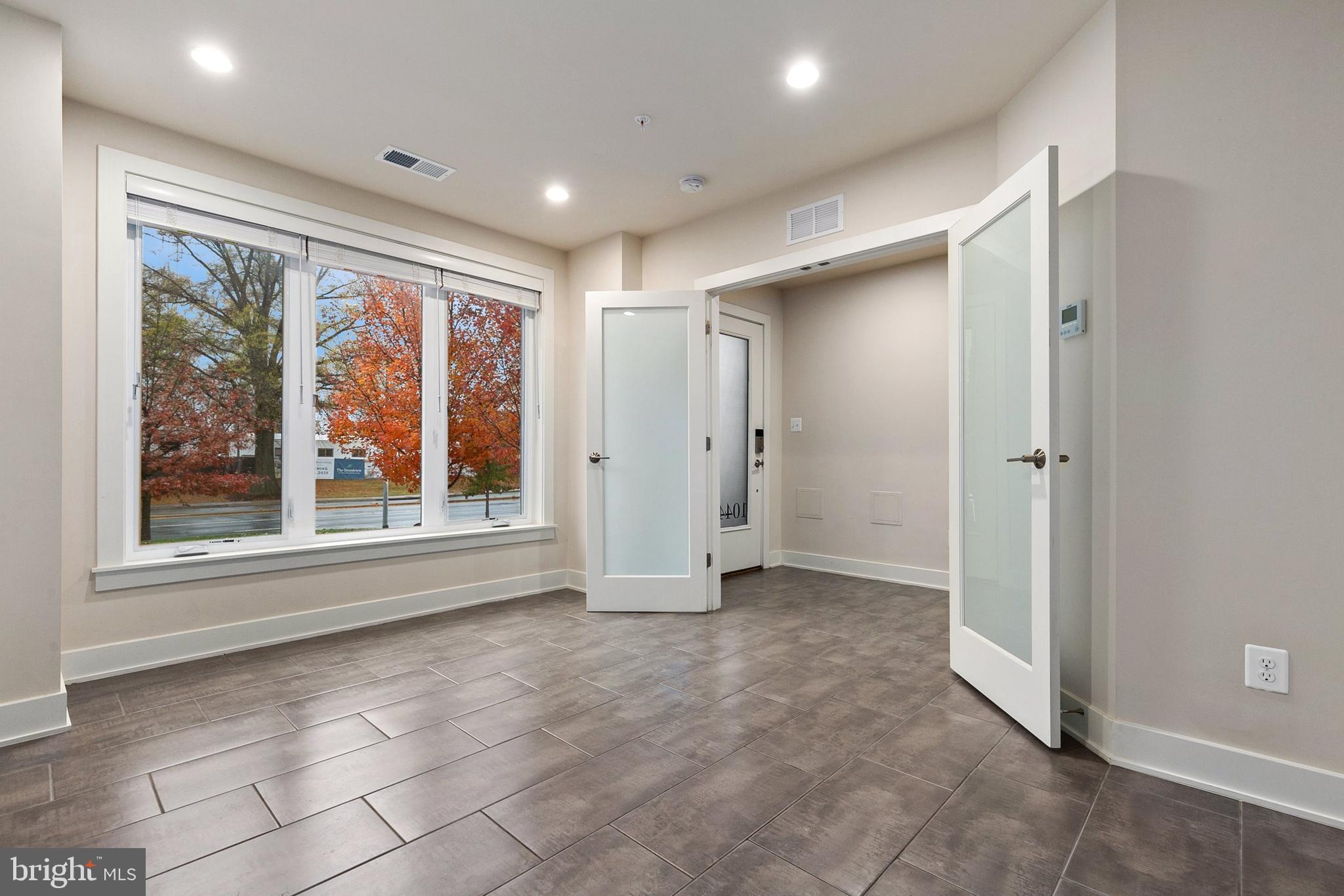 ROCKVILLE OUTSIDE - Residential