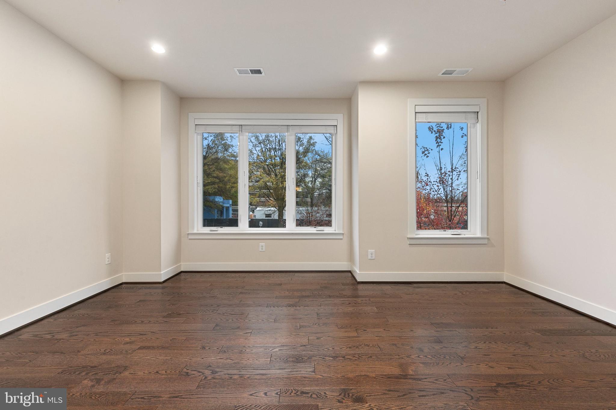 ROCKVILLE OUTSIDE - Residential