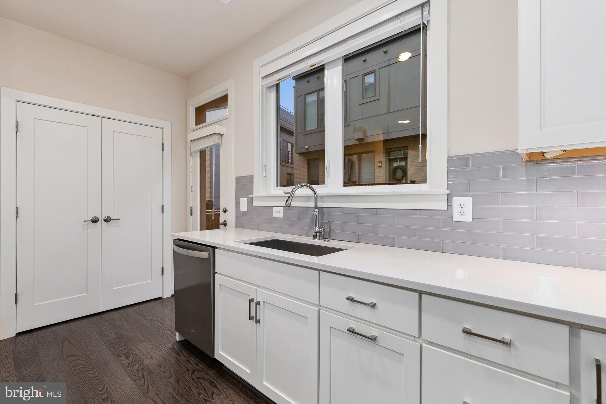 ROCKVILLE OUTSIDE - Residential