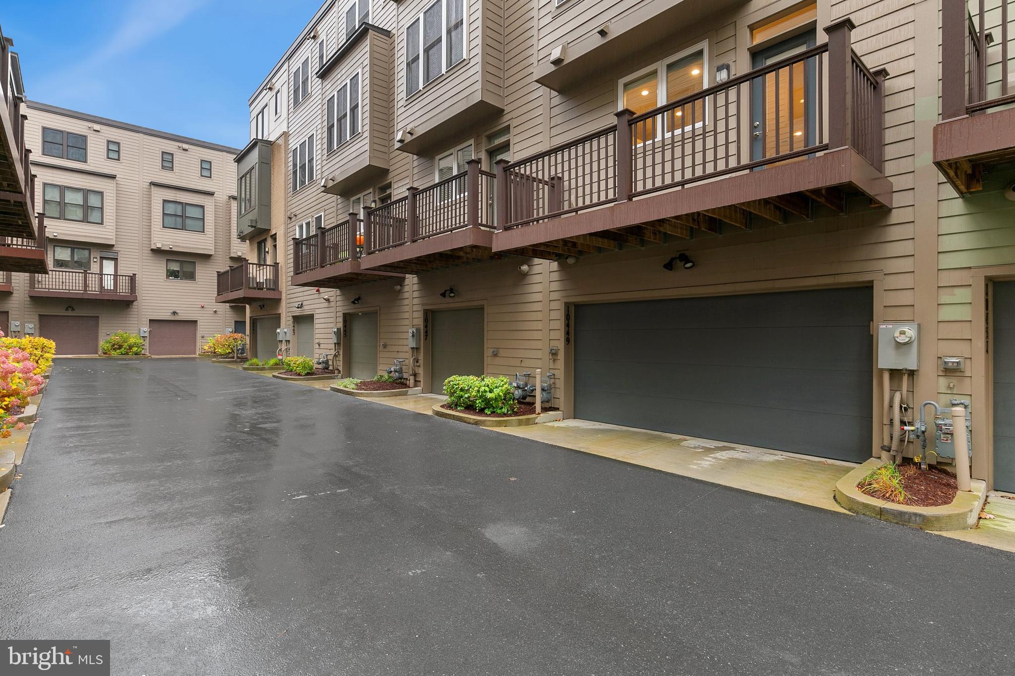 ROCKVILLE OUTSIDE - Residential