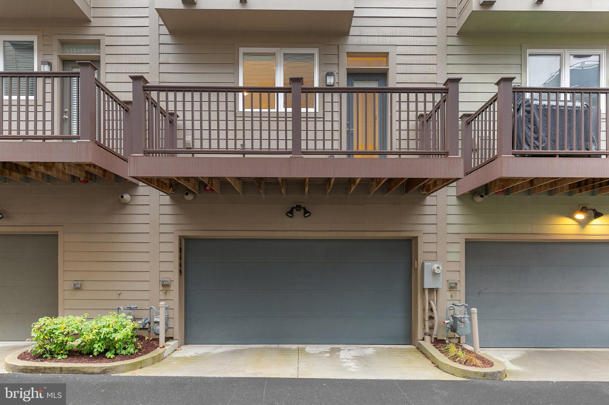 ROCKVILLE OUTSIDE - Residential