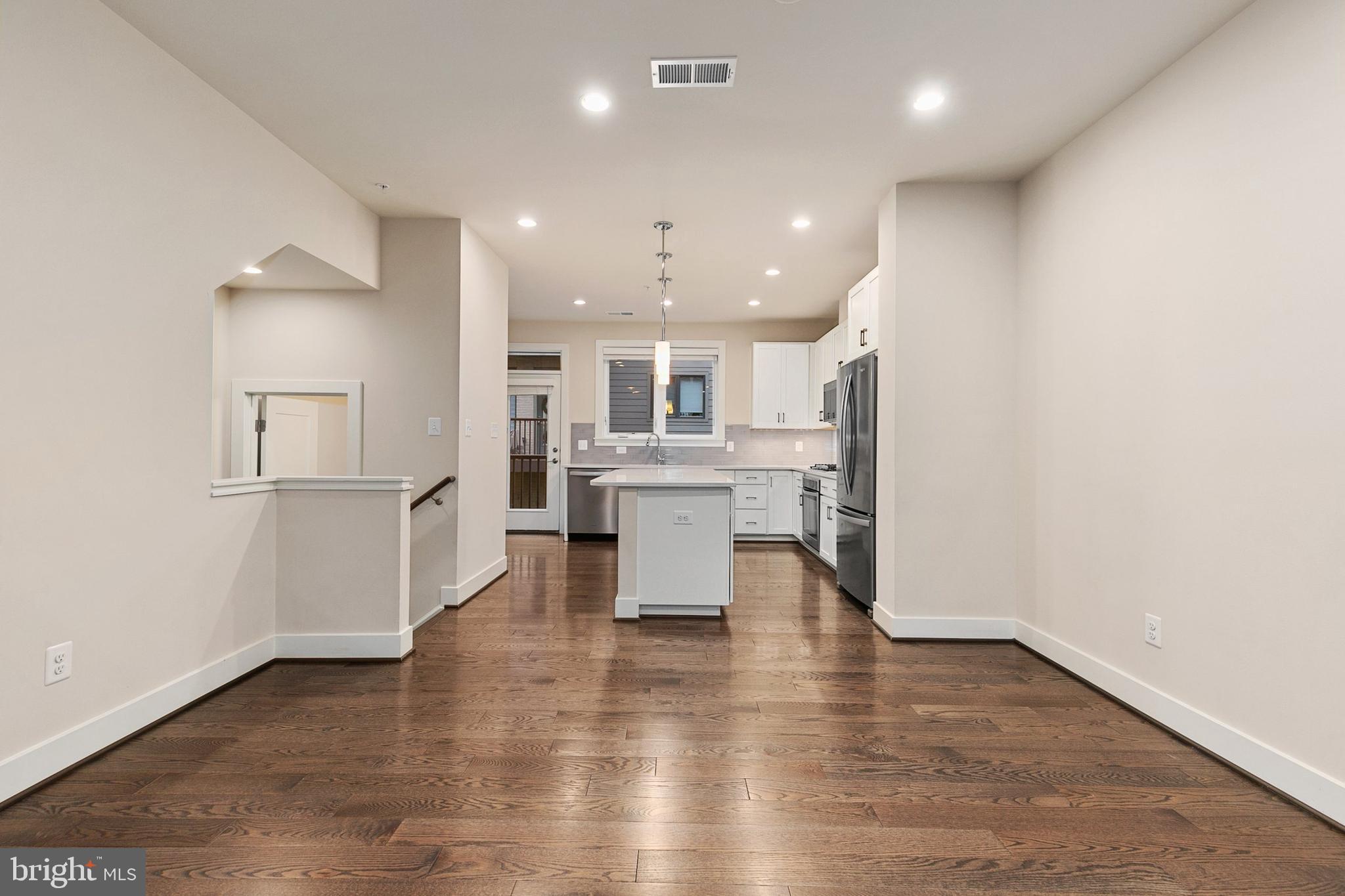 ROCKVILLE OUTSIDE - Residential