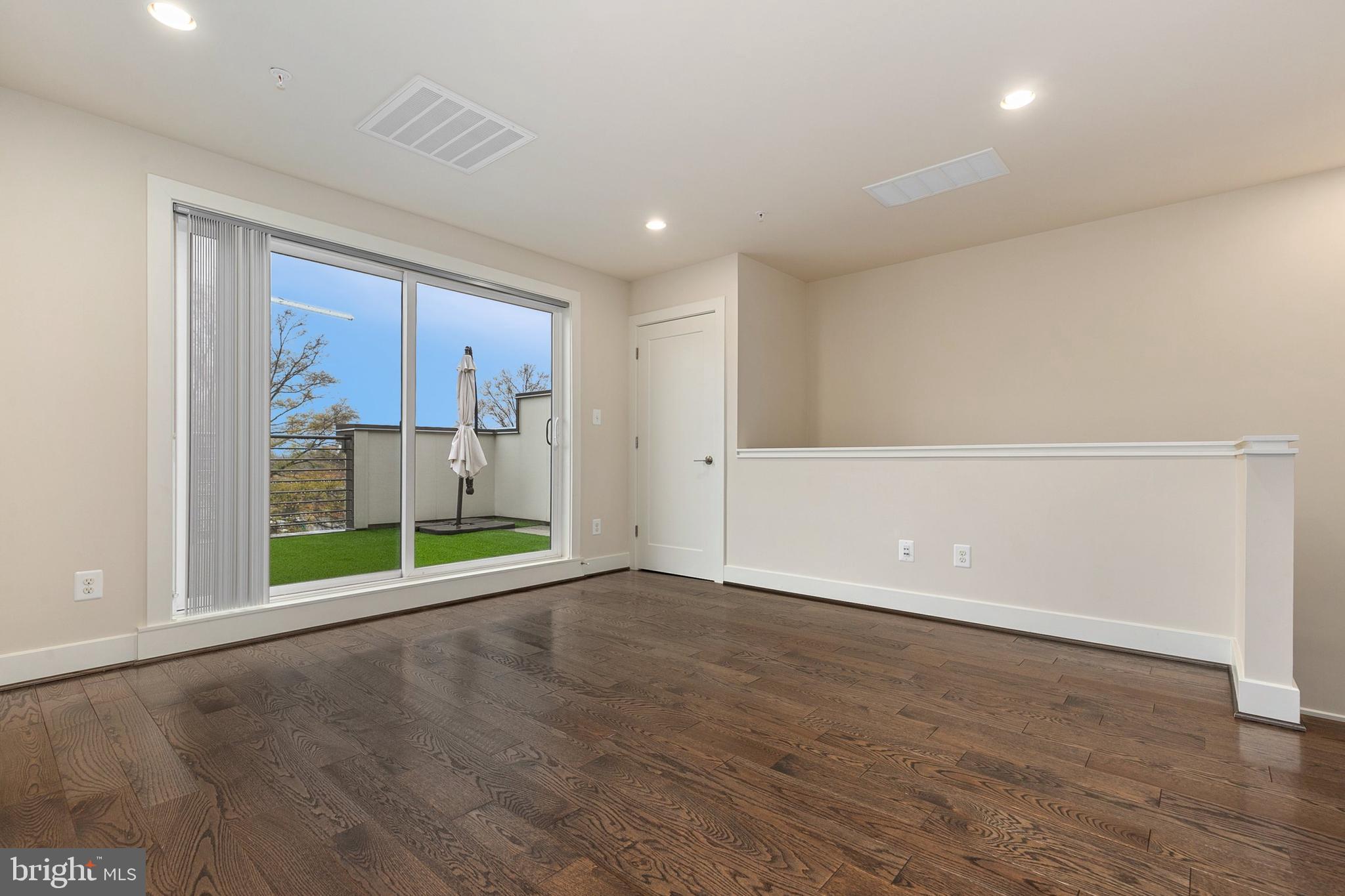 ROCKVILLE OUTSIDE - Residential