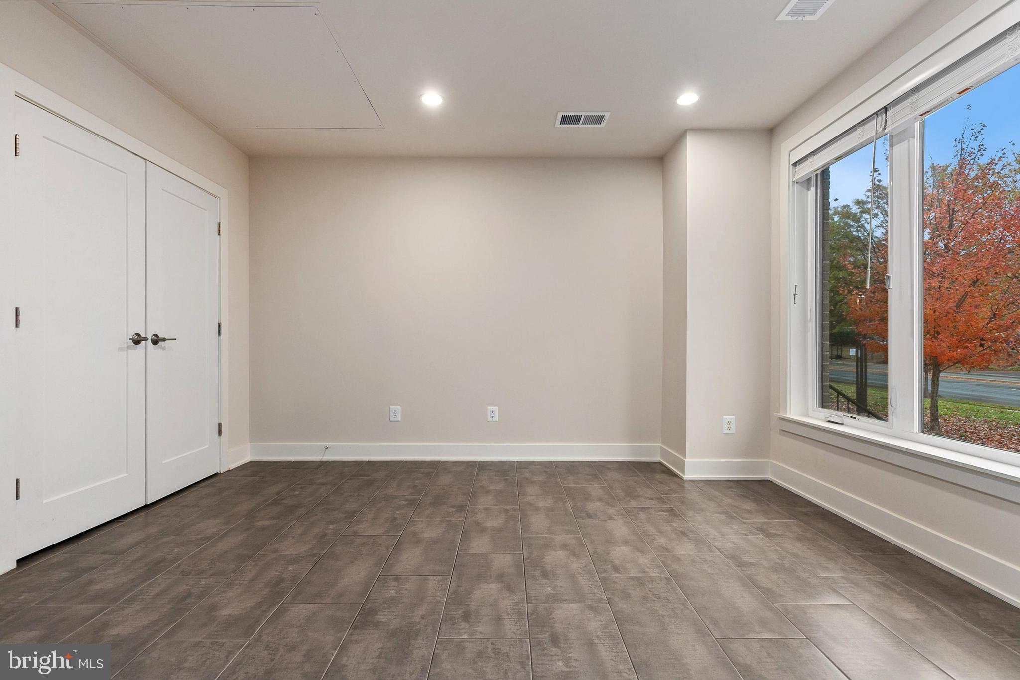 ROCKVILLE OUTSIDE - Residential