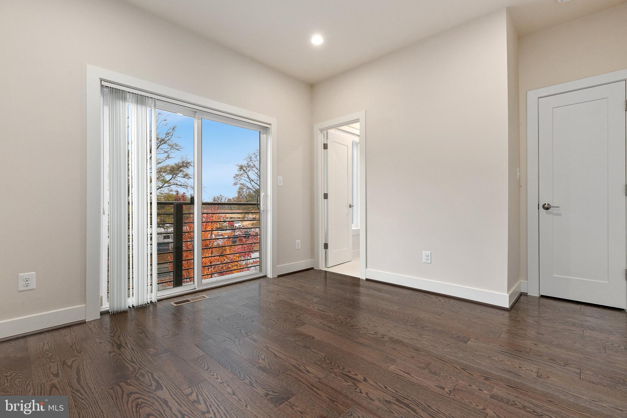 ROCKVILLE OUTSIDE - Residential