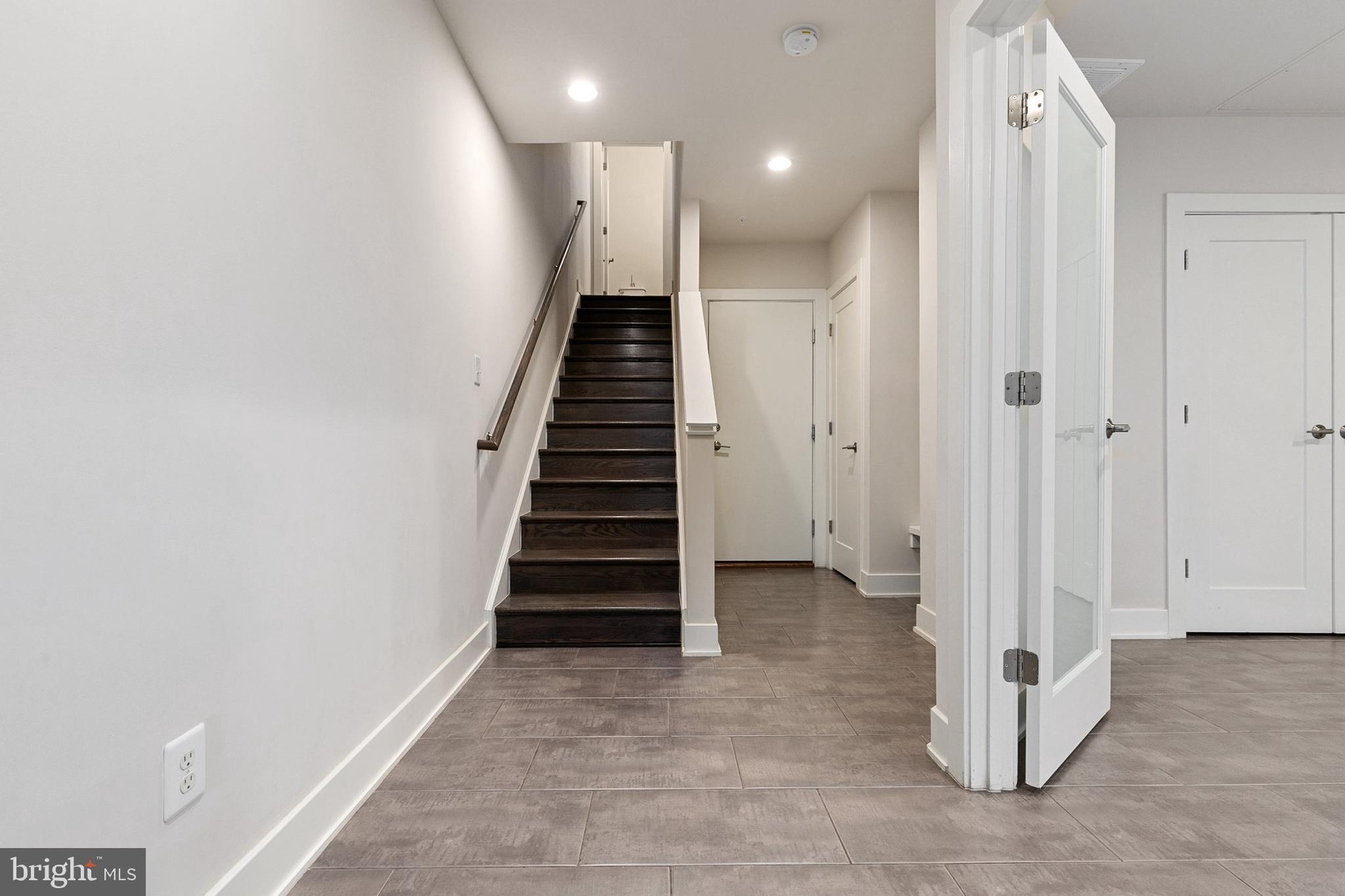 ROCKVILLE OUTSIDE - Residential