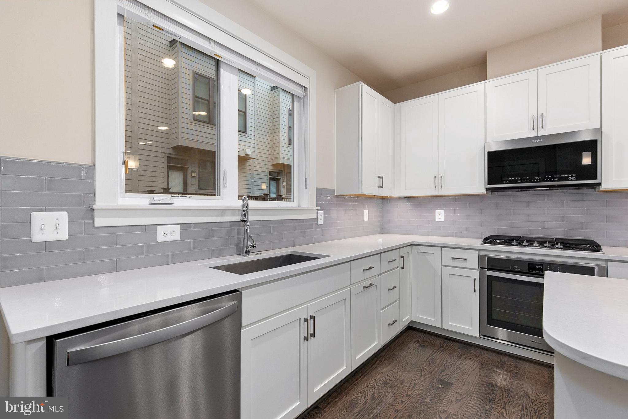 ROCKVILLE OUTSIDE - Residential