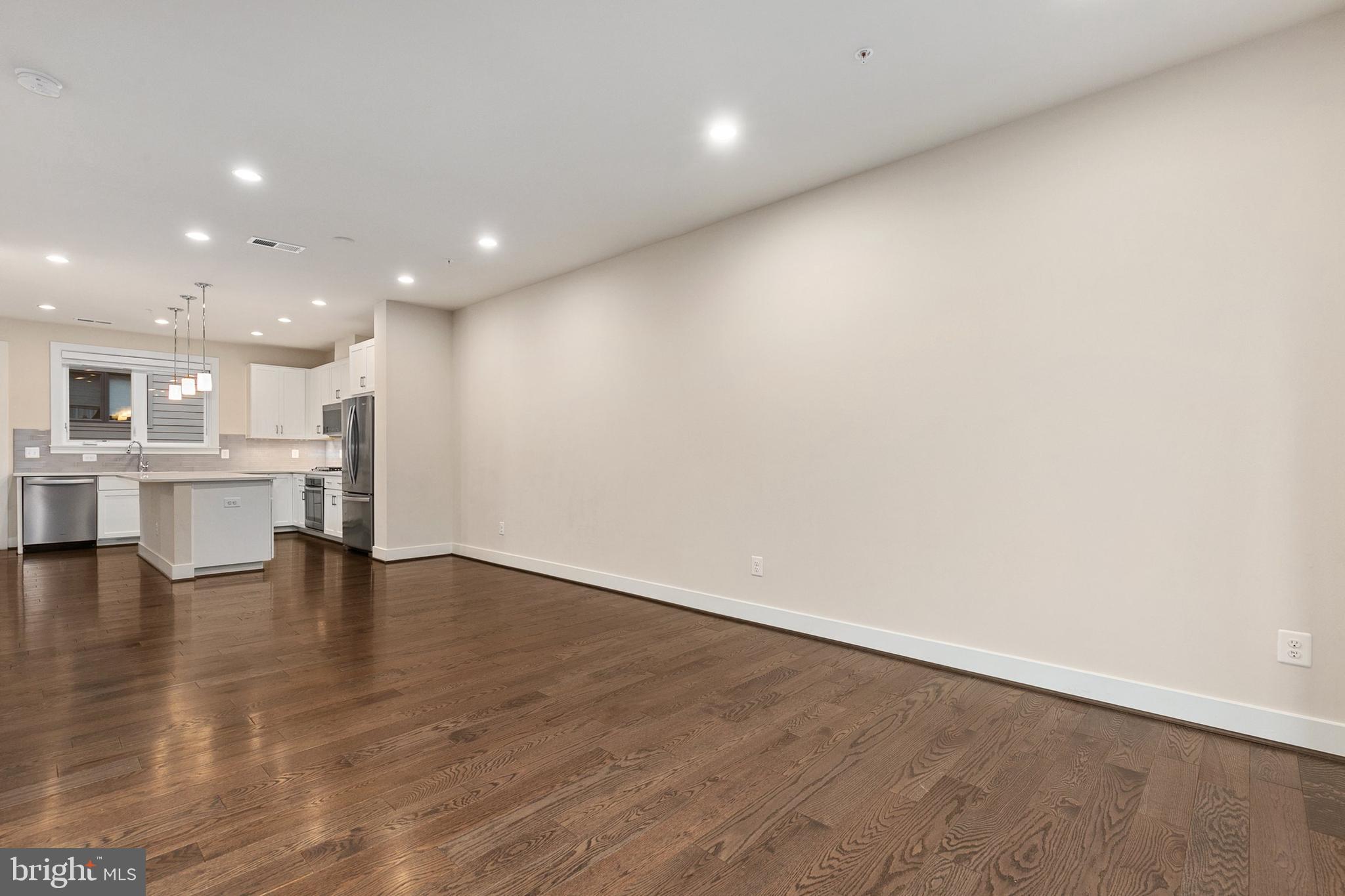 ROCKVILLE OUTSIDE - Residential