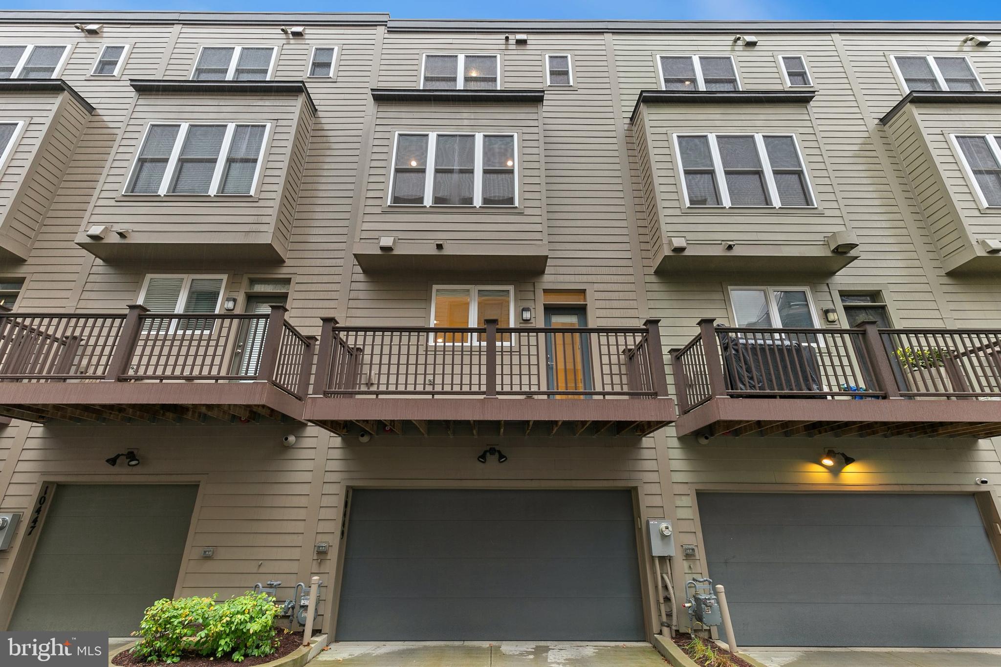 ROCKVILLE OUTSIDE - Residential