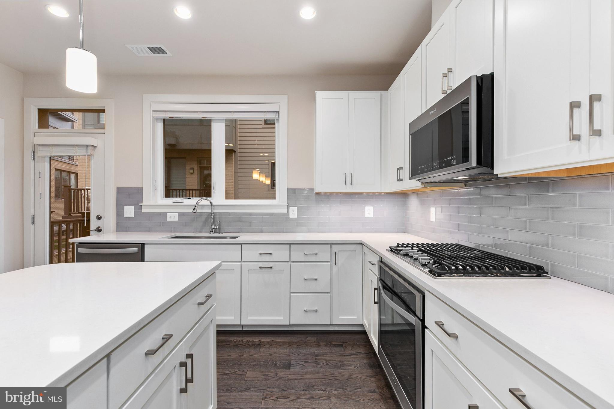 ROCKVILLE OUTSIDE - Residential