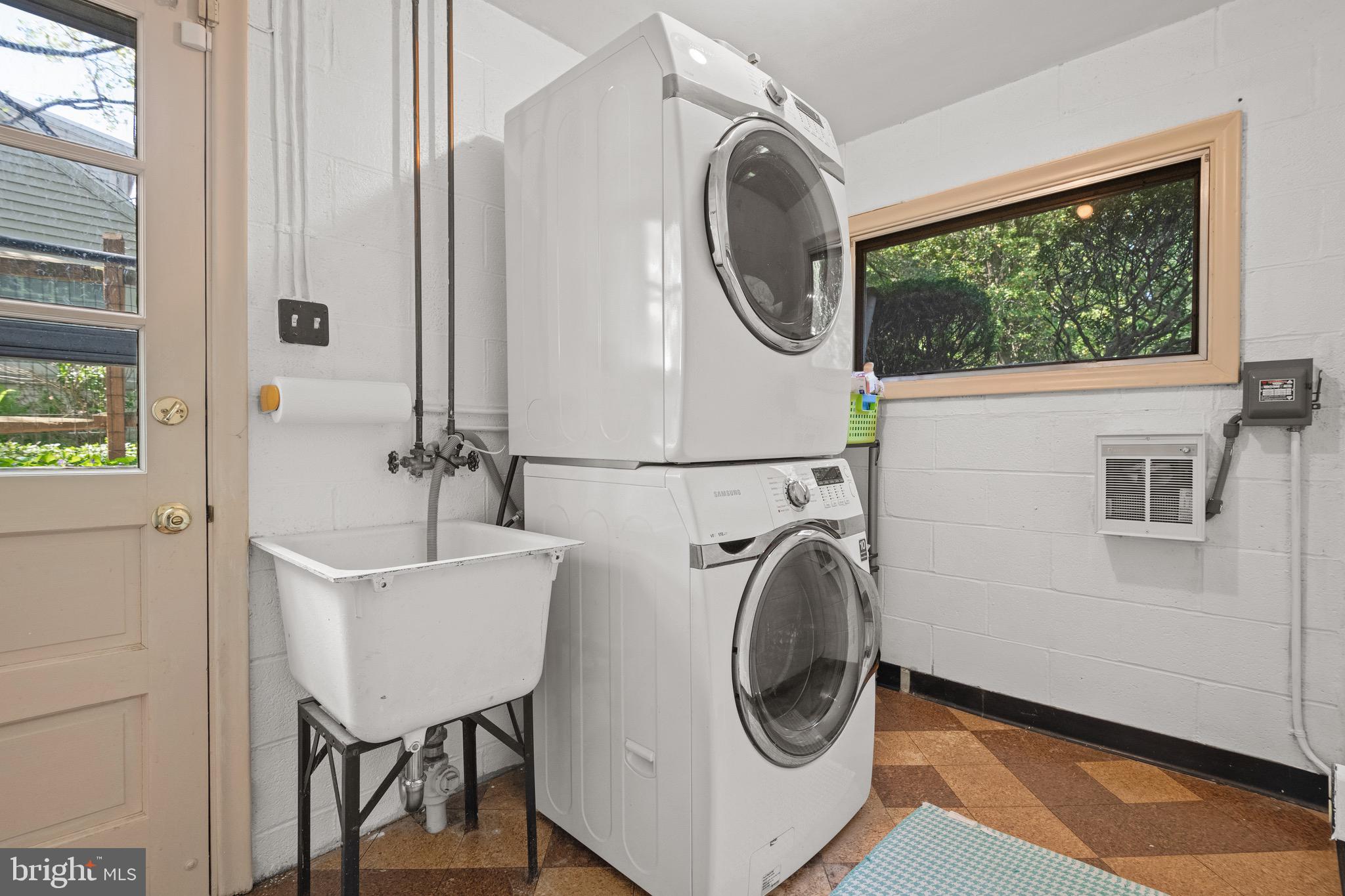 BEVERLY ESTATES - Residential