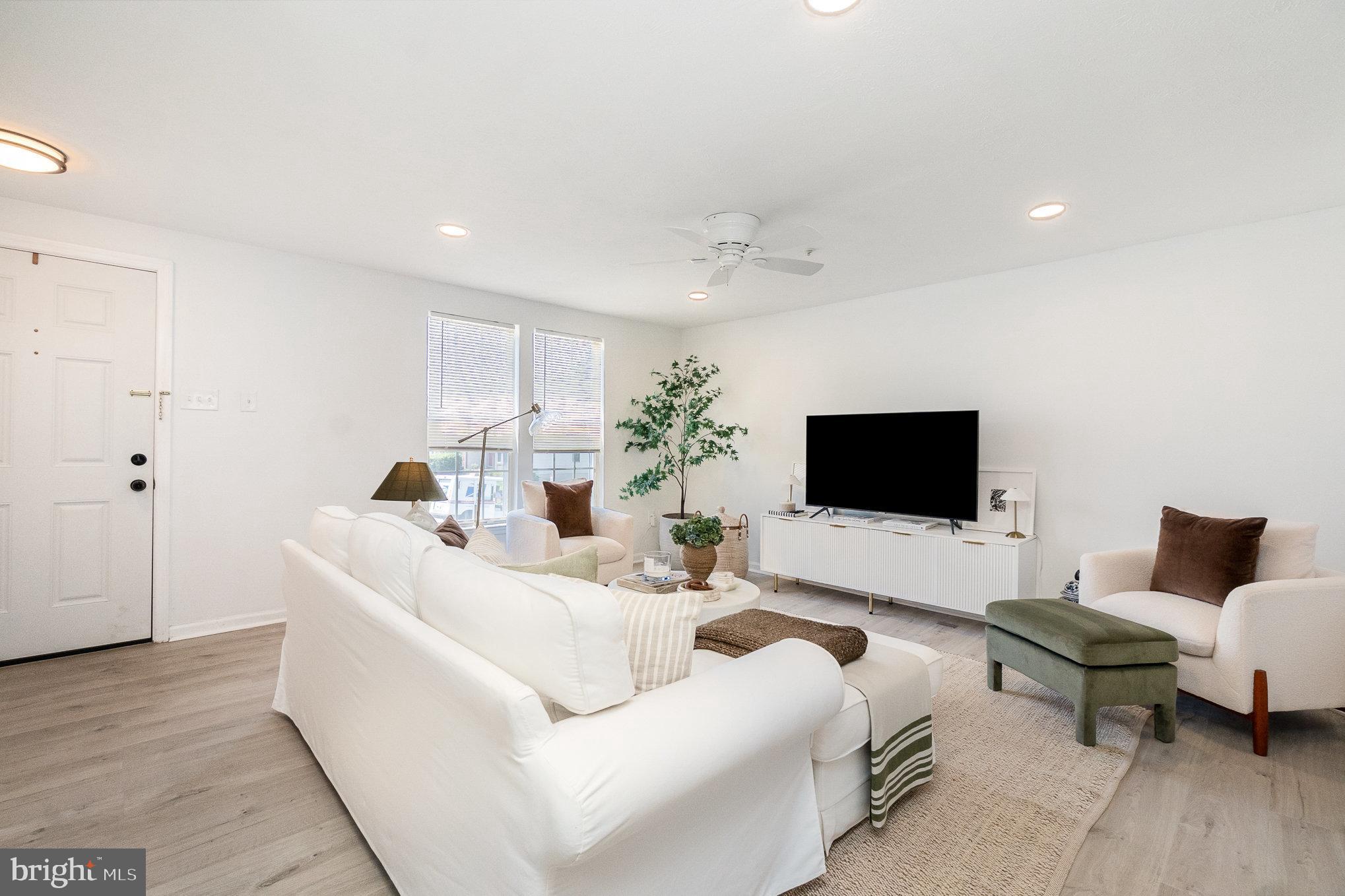 932 GAINSBOROUGH COURT