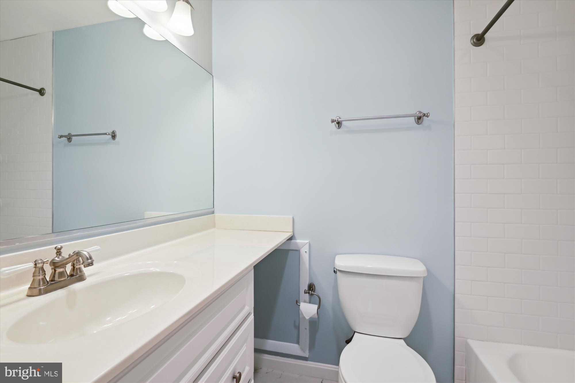 BAY HILLS - COLONIAL RIDGE - Residential