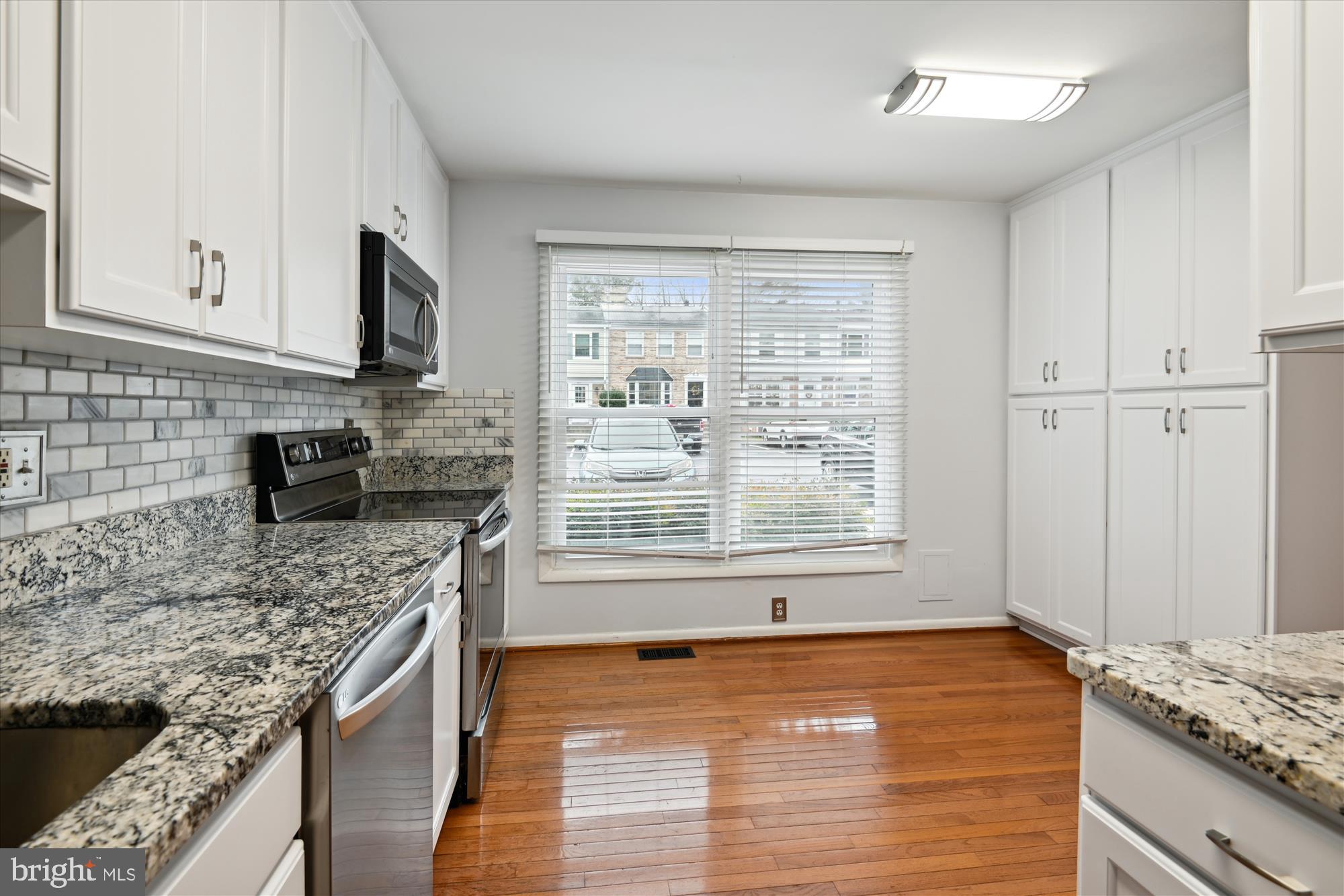 BAY HILLS - COLONIAL RIDGE - Residential