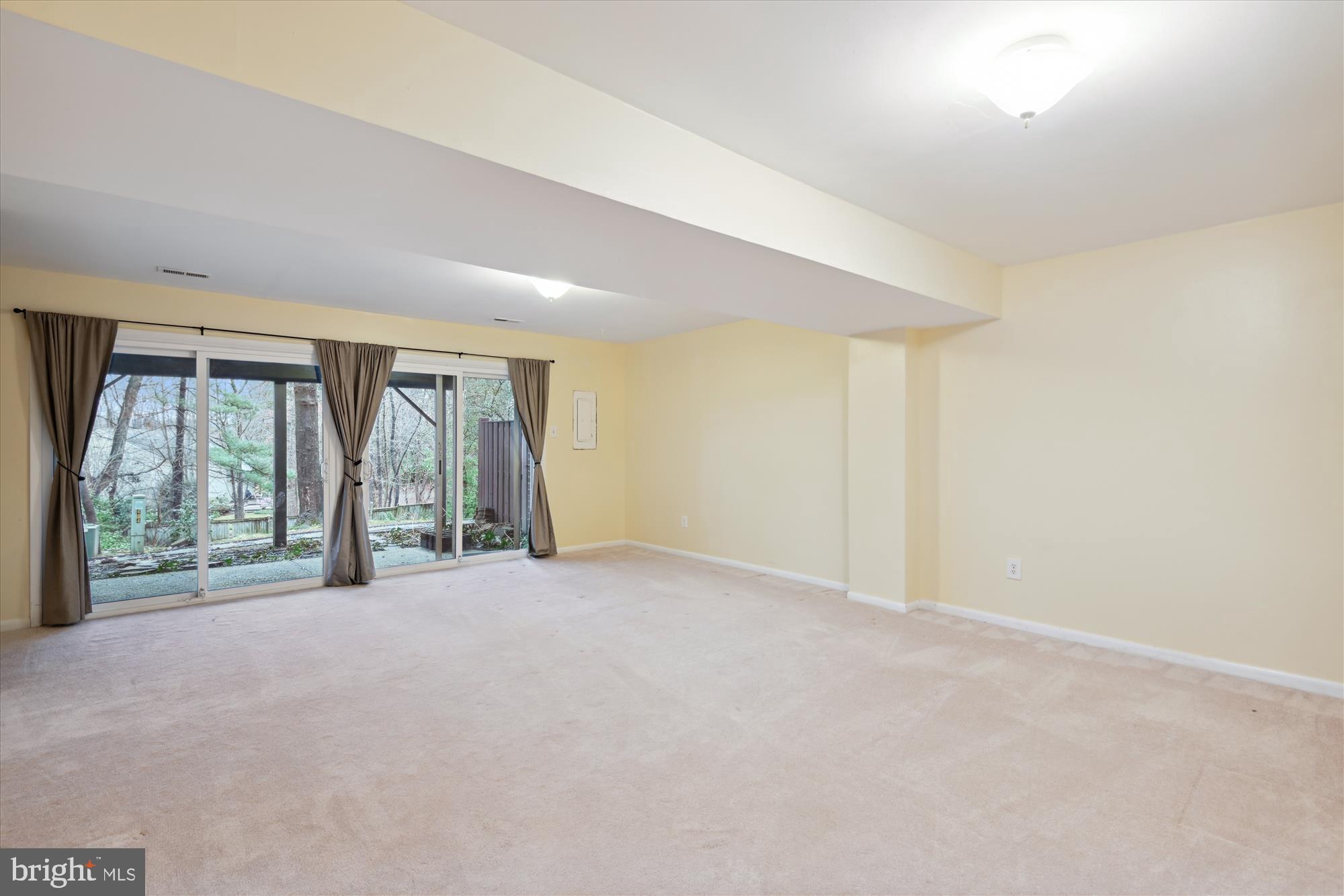 BAY HILLS - COLONIAL RIDGE - Residential