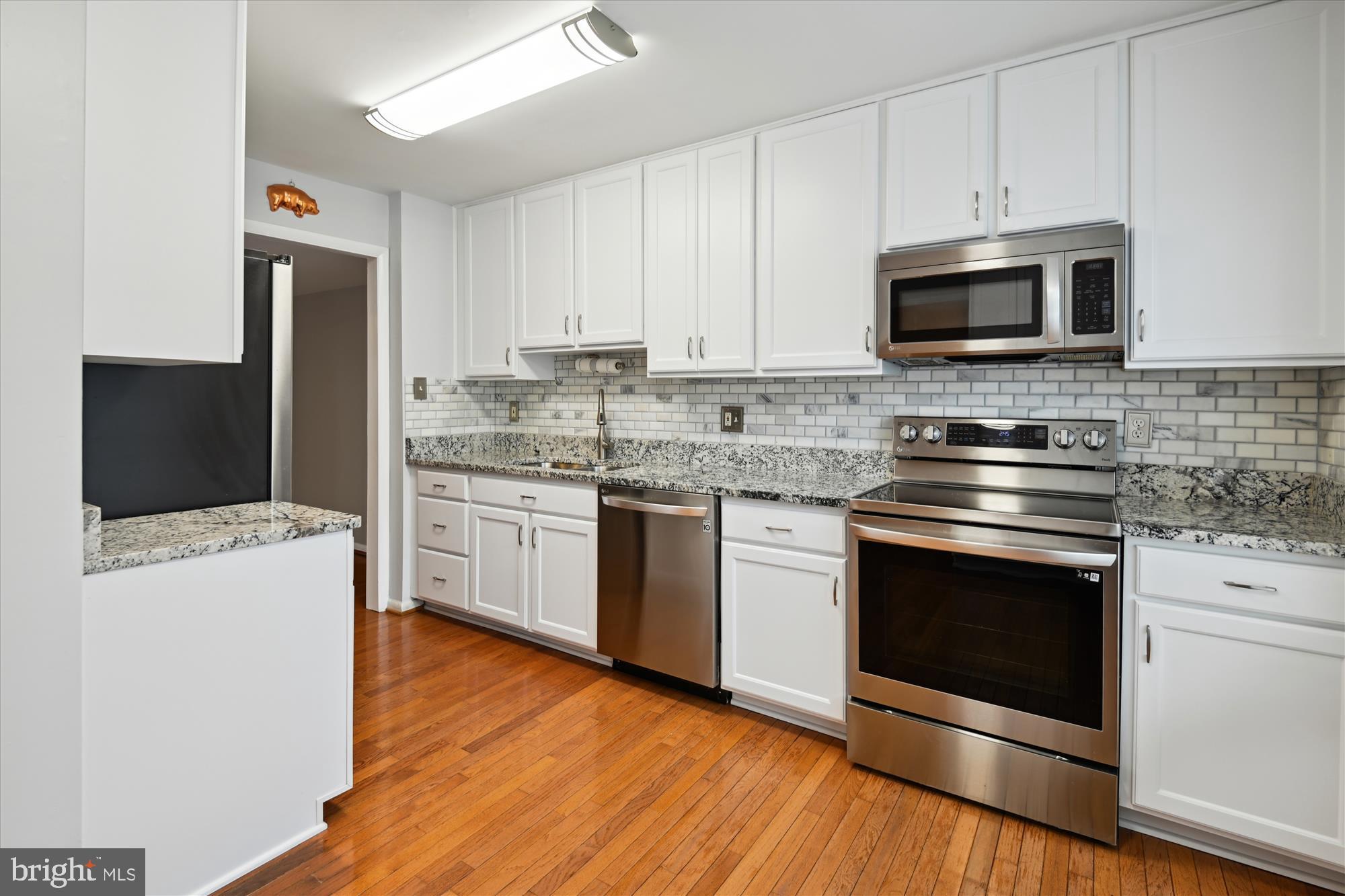 BAY HILLS - COLONIAL RIDGE - Residential