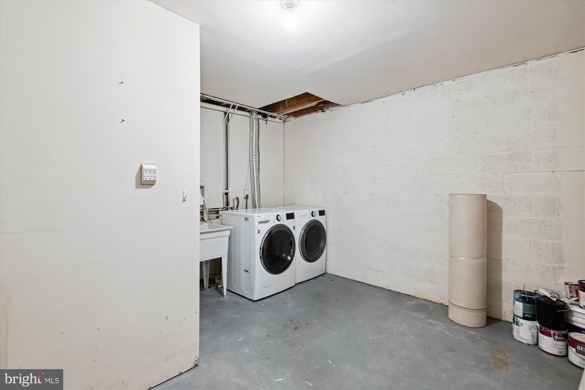 BAY HILLS - COLONIAL RIDGE - Residential