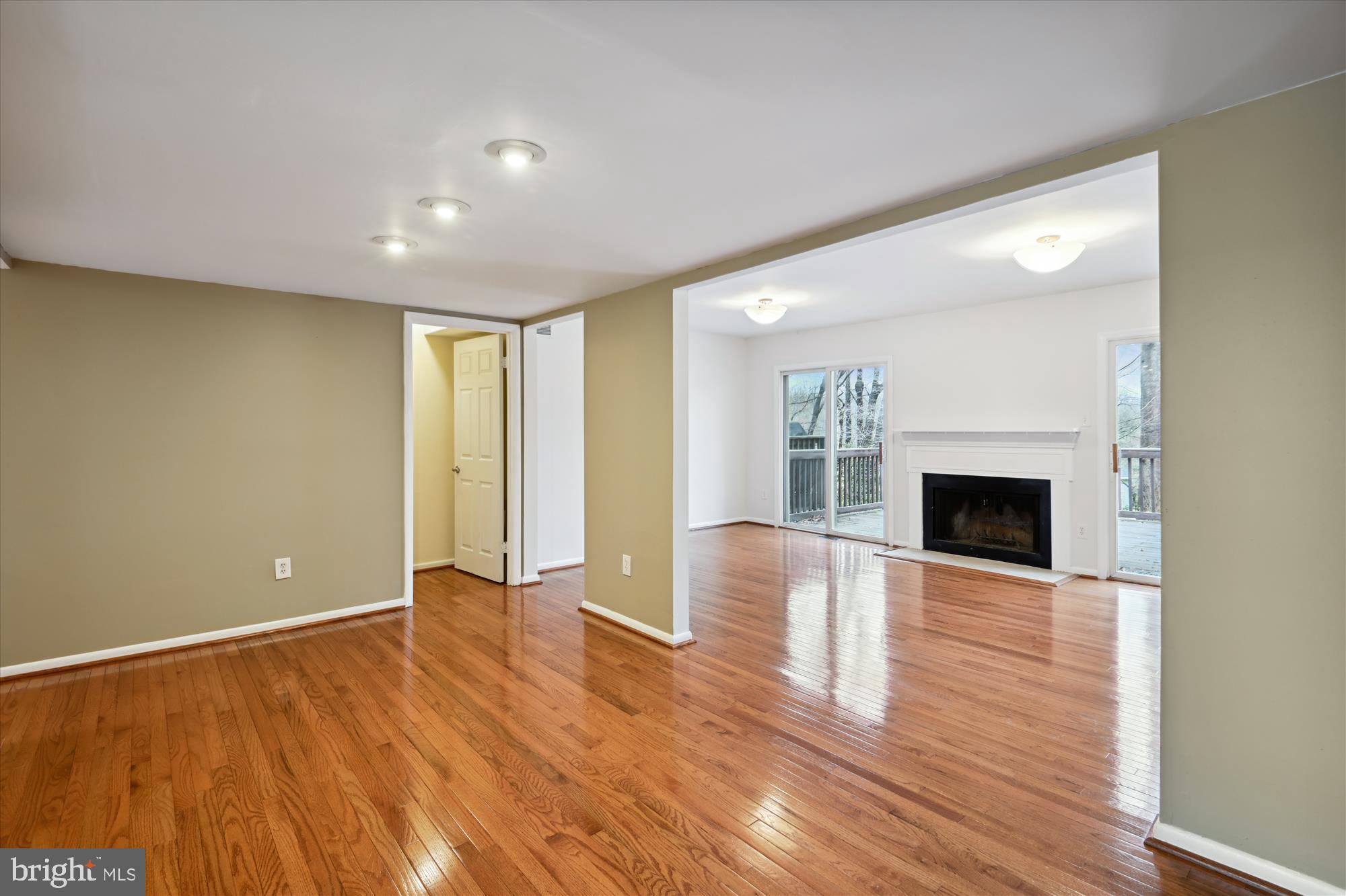 BAY HILLS - COLONIAL RIDGE - Residential