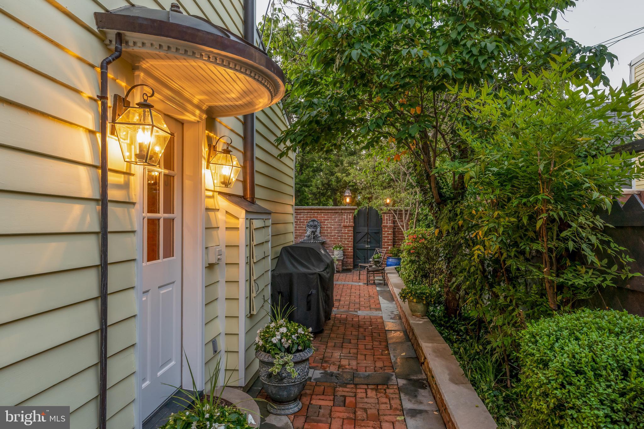 HISTORIC OLD TOWN - Residential