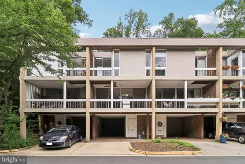 11524 Maple Ridge Road, Reston, VA MLS: VAFX2238072