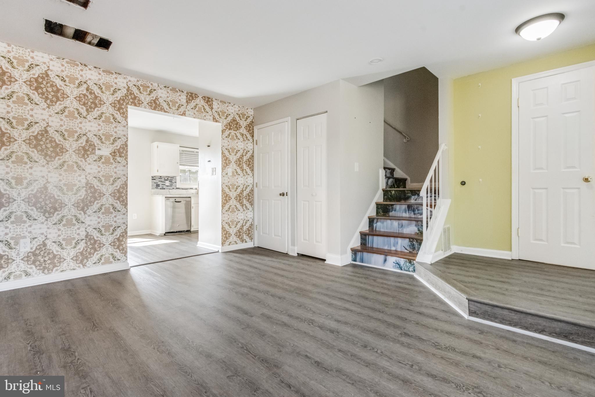 COLONY SQUARE - Residential