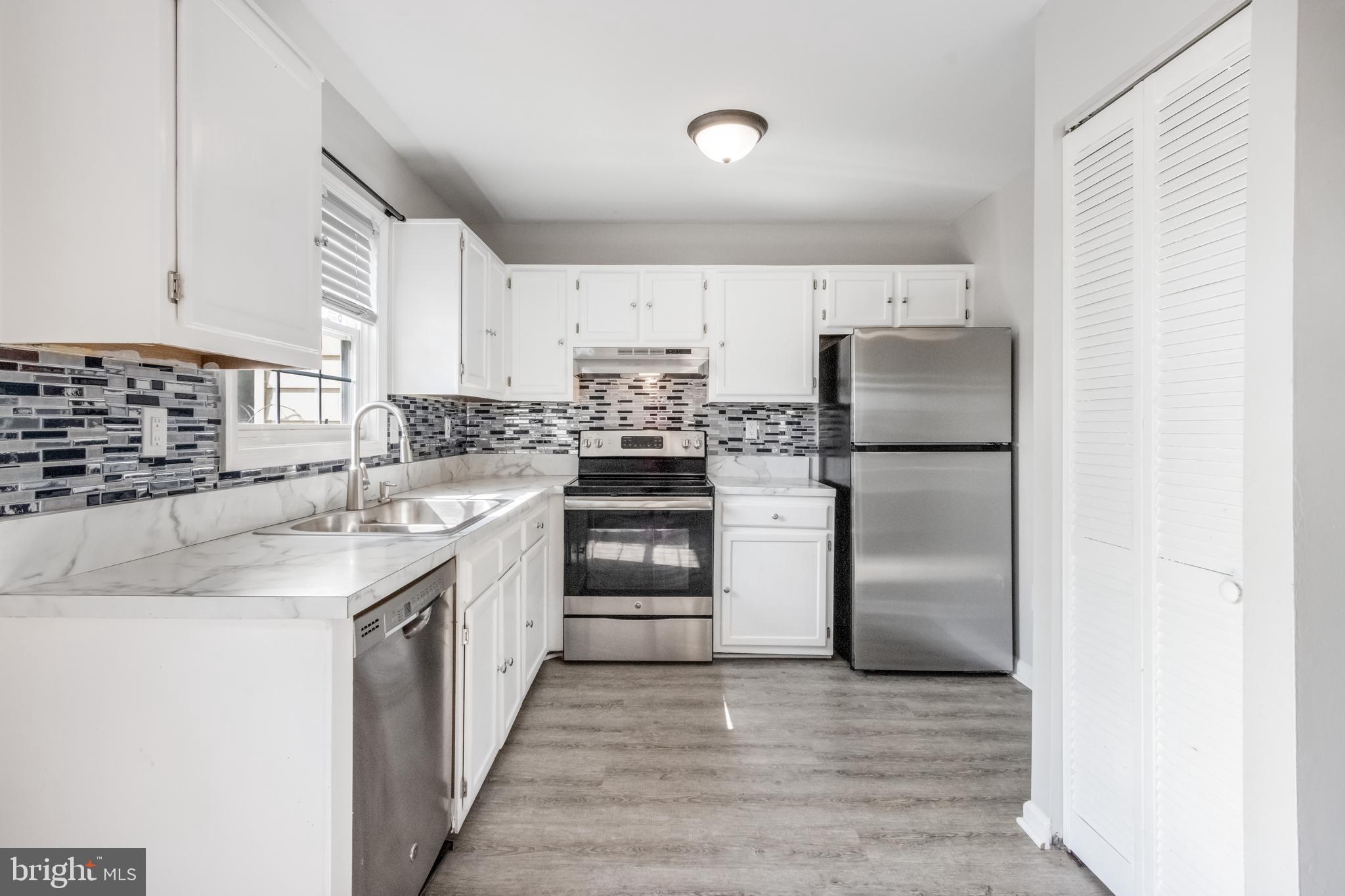 COLONY SQUARE - Residential