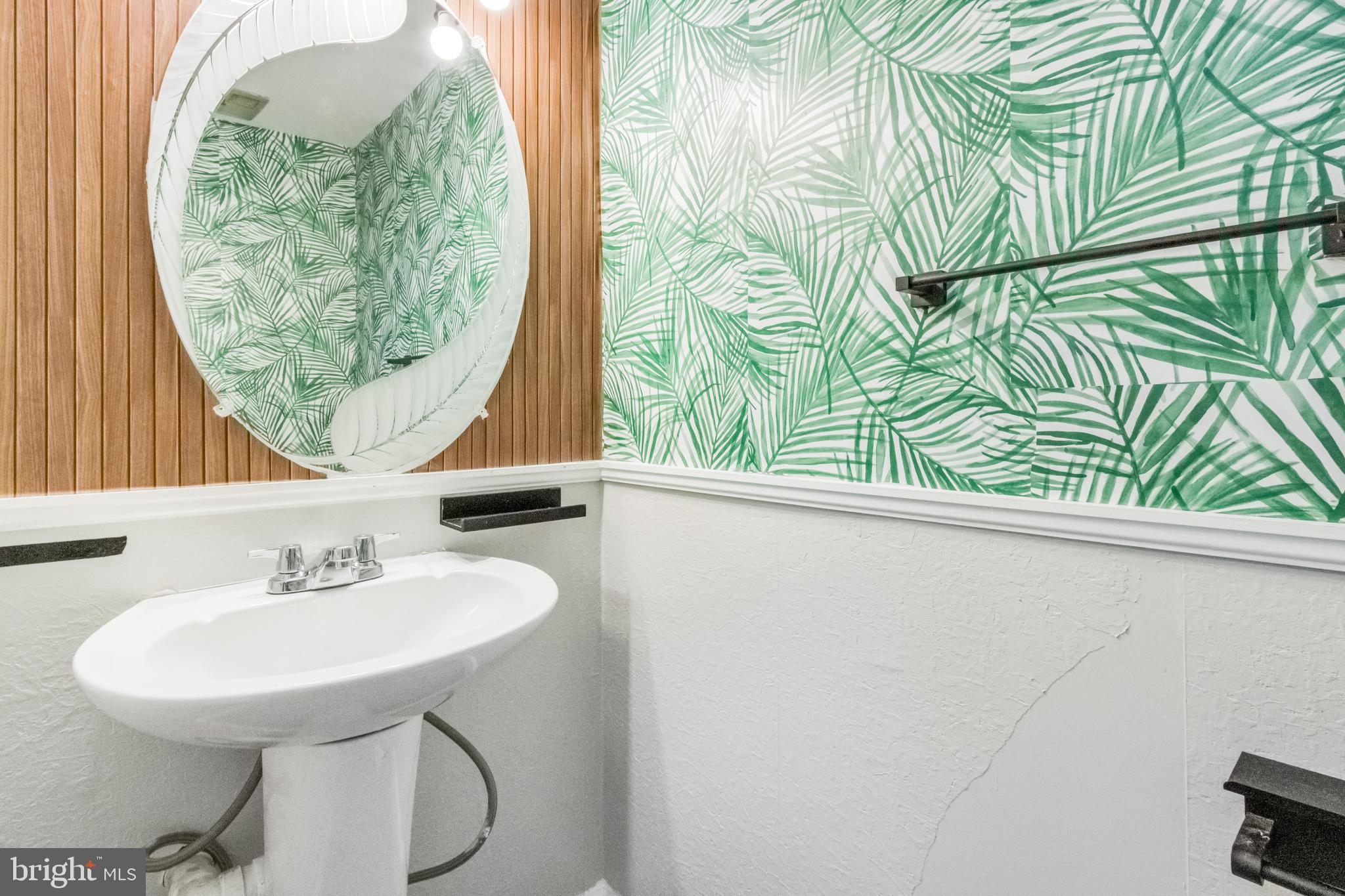 COLONY SQUARE - Residential