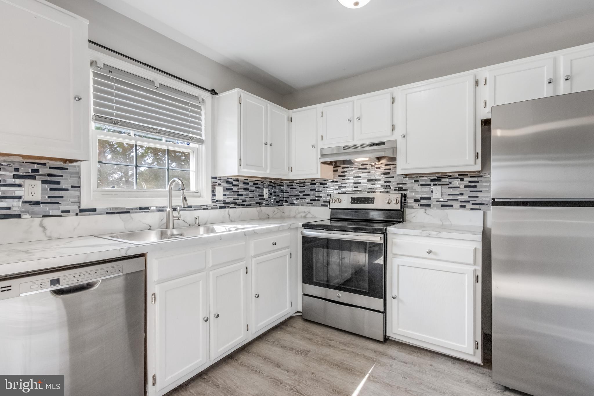 COLONY SQUARE - Residential