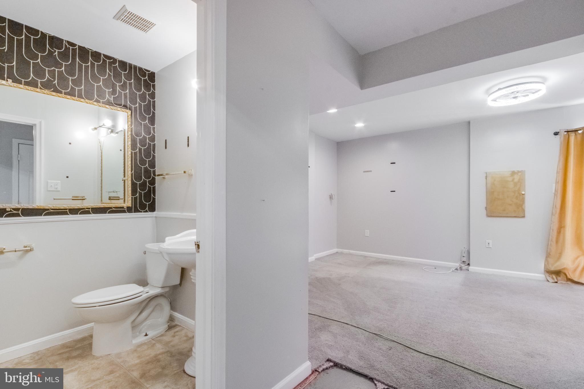 COLONY SQUARE - Residential