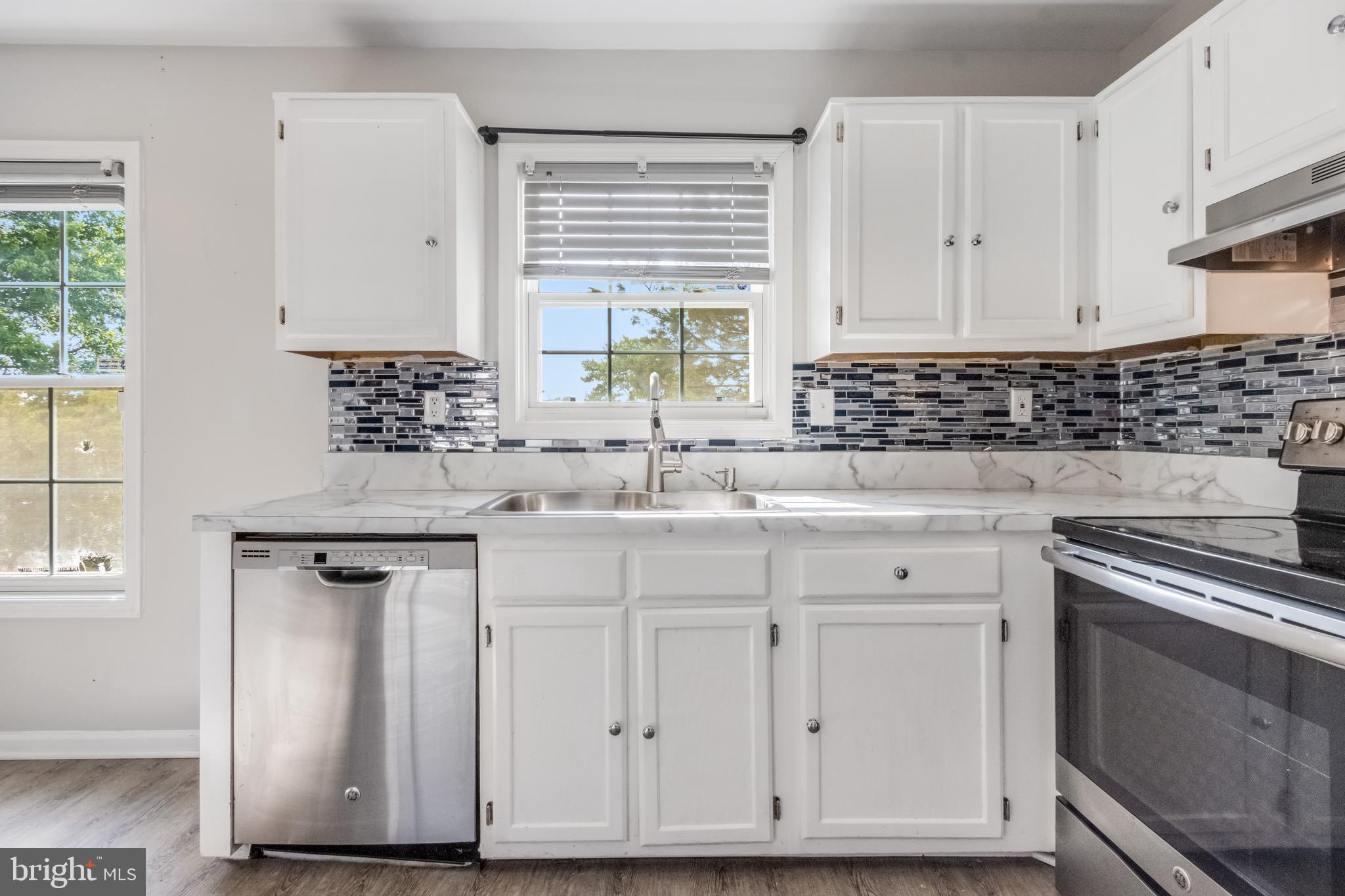 COLONY SQUARE - Residential