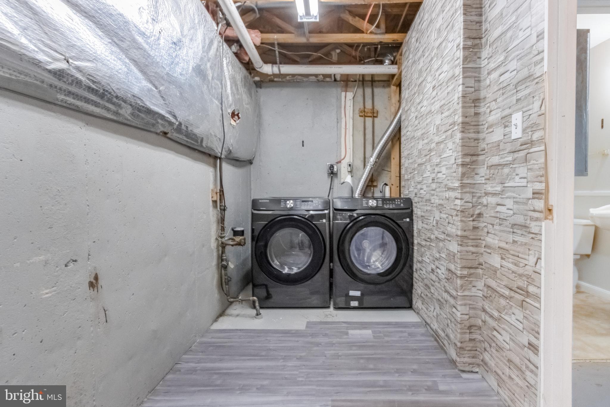 COLONY SQUARE - Residential