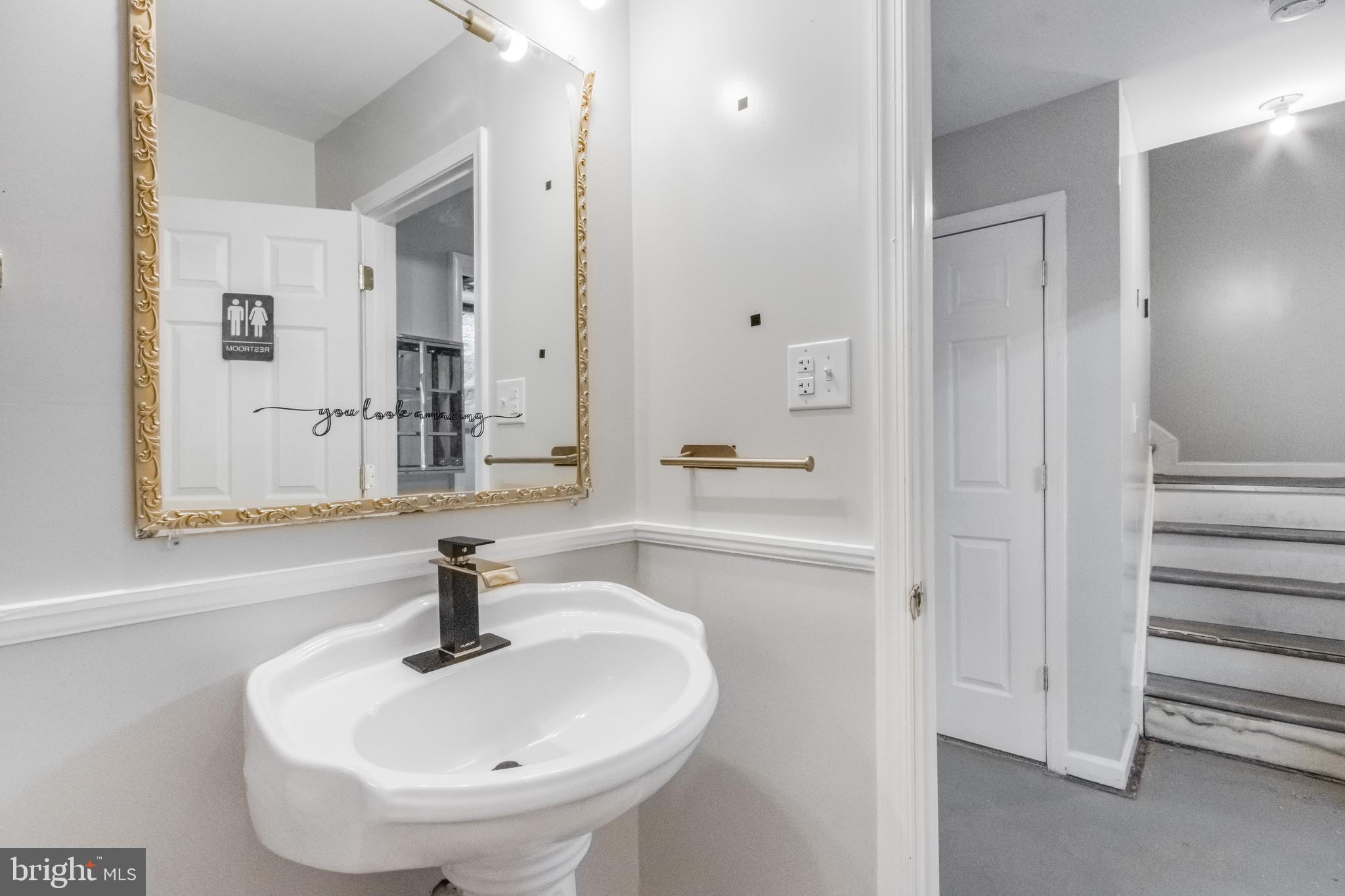 COLONY SQUARE - Residential