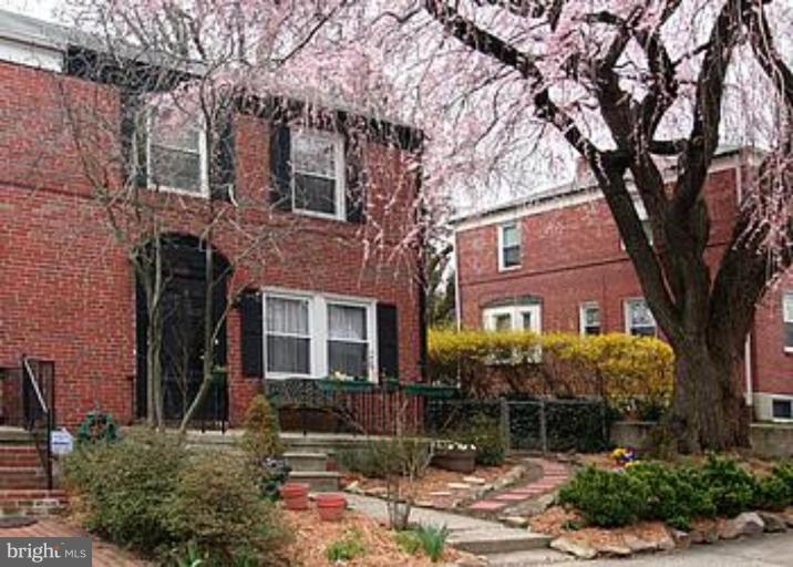 Gorgeous 3 bedroom, 1.5 bath, townhouse in the heart of North Baltimore's Rosebank neighborhood just 2 blocks away from Belvedere Square! This house has just been updated and has new paint in entire house, hardwood floors, large fenced-in backyard, dishwasher, washer/dryer, ceiling fans, and large shade trees. Great location in the heart of North Baltimore's Rosebank neighborhood!