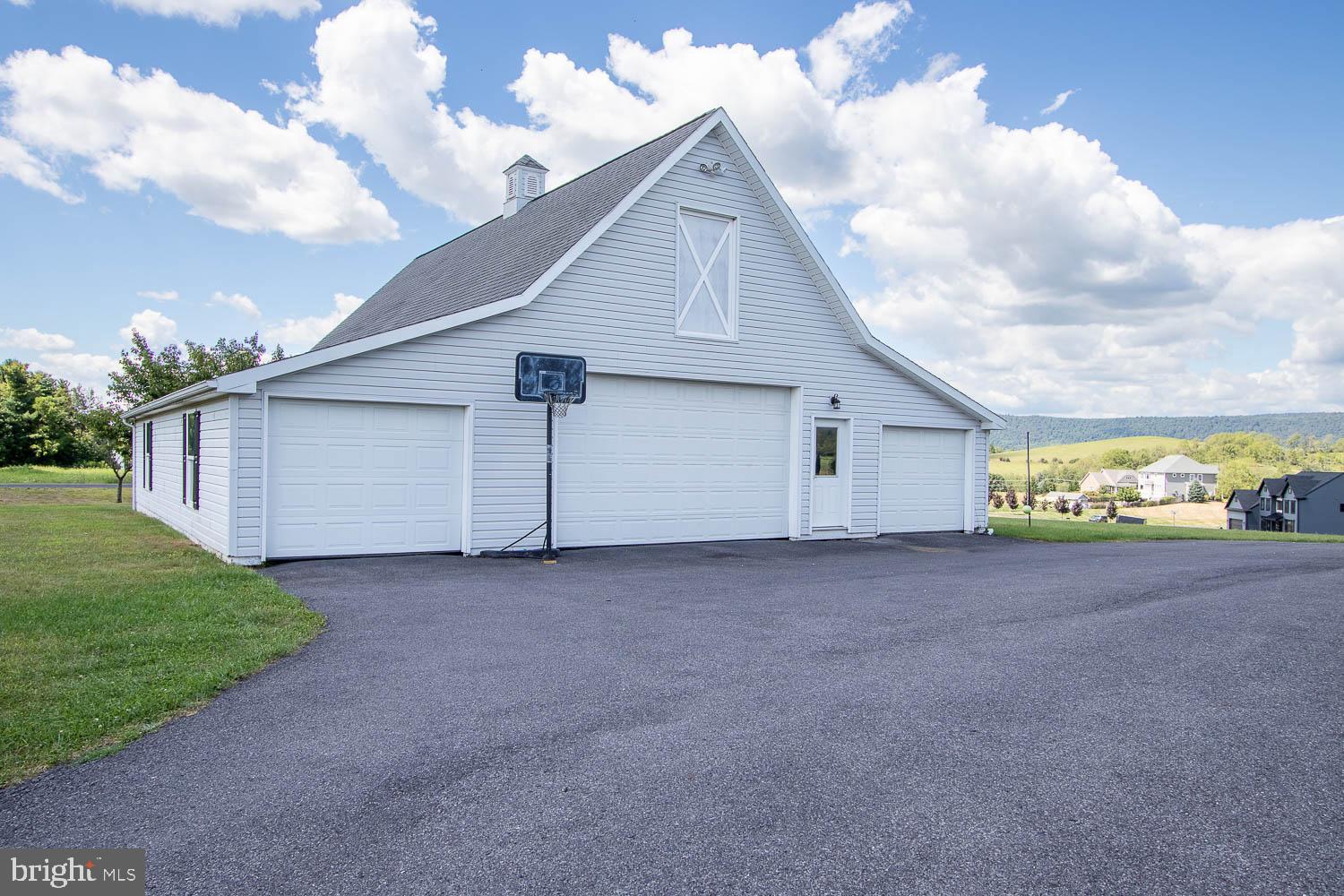 HIDDEN LAKES ESTATES - Residential