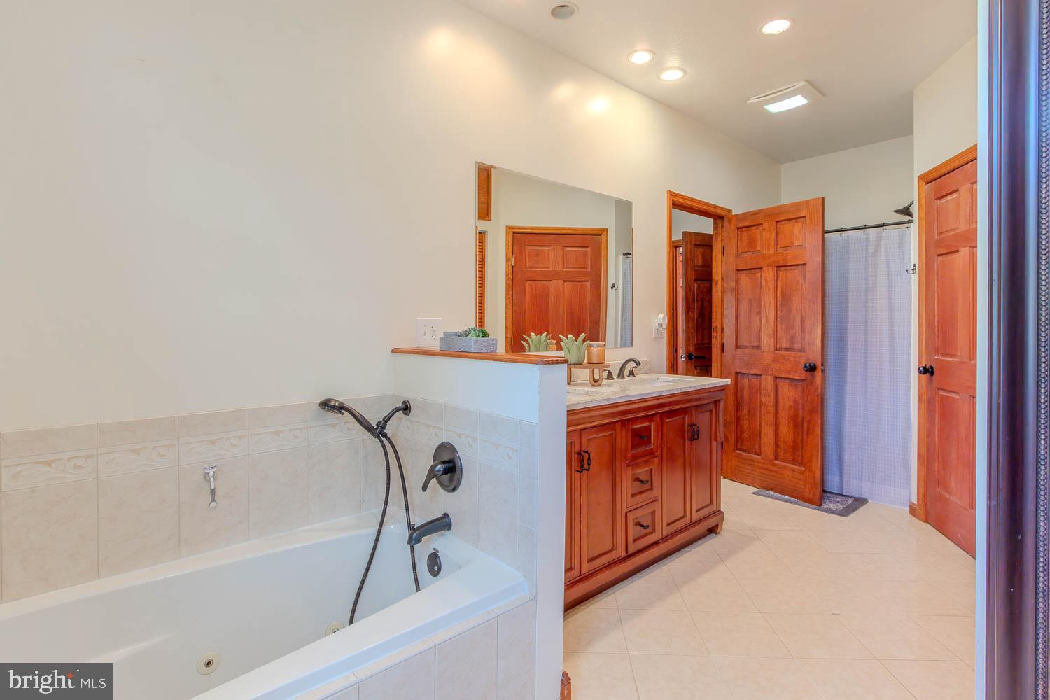 HIDDEN LAKES ESTATES - Residential