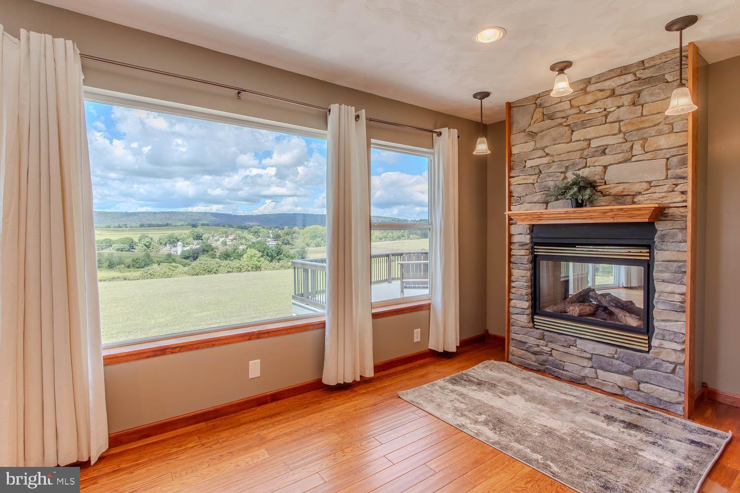 HIDDEN LAKES ESTATES - Residential