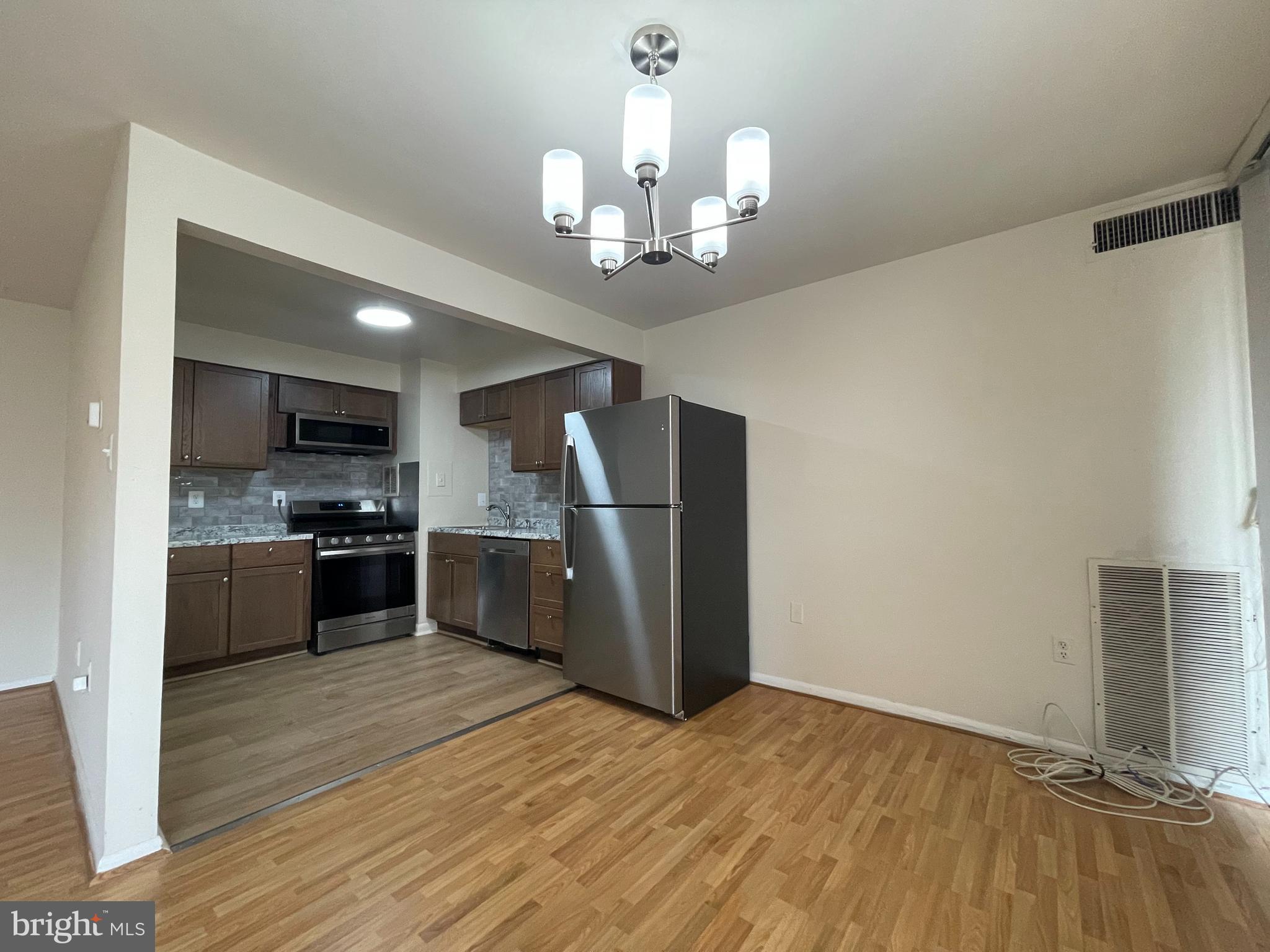 BRIARWOOD COURT - Residential Lease