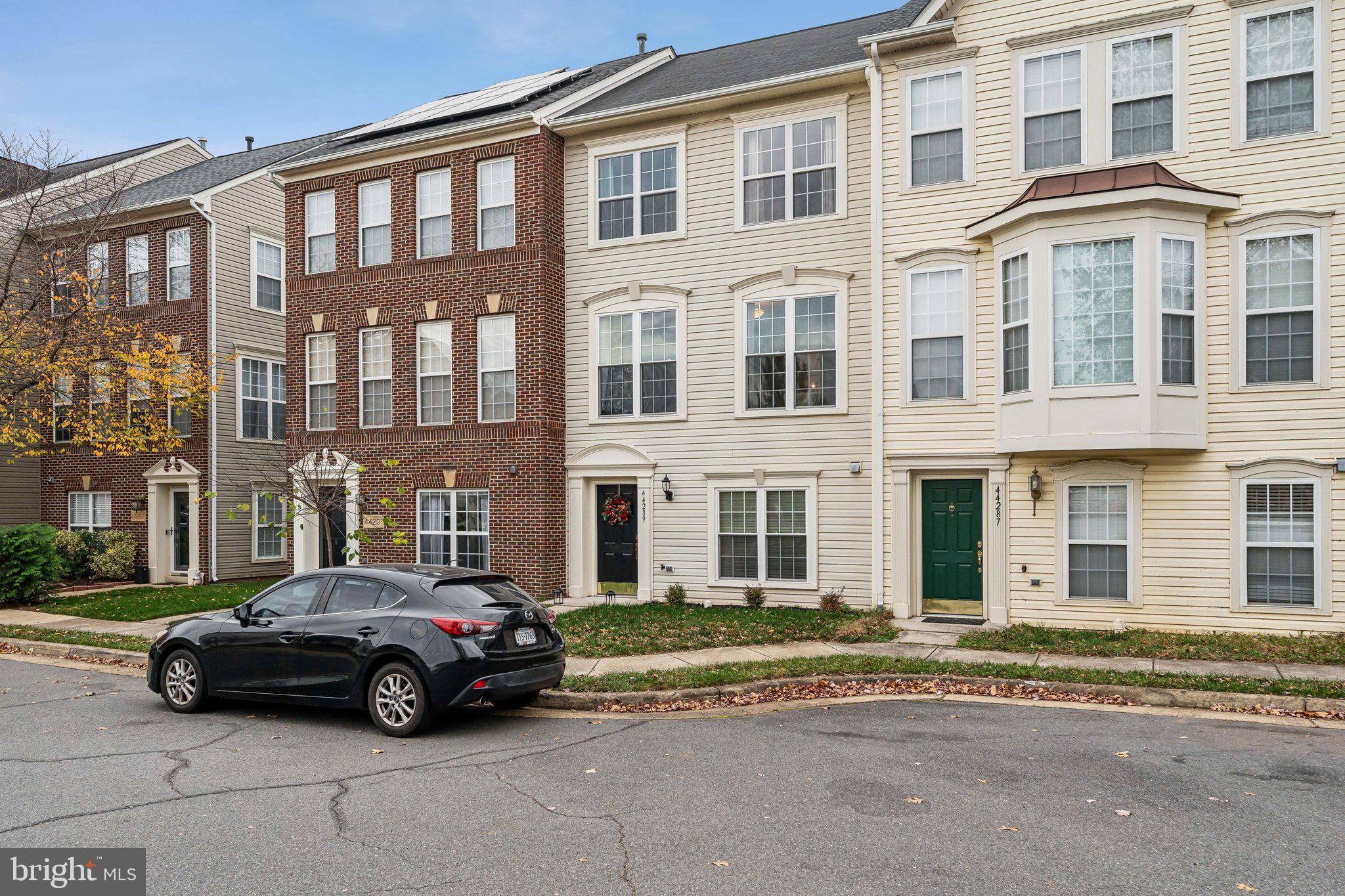 ASHBURN VILLAGE - Residential