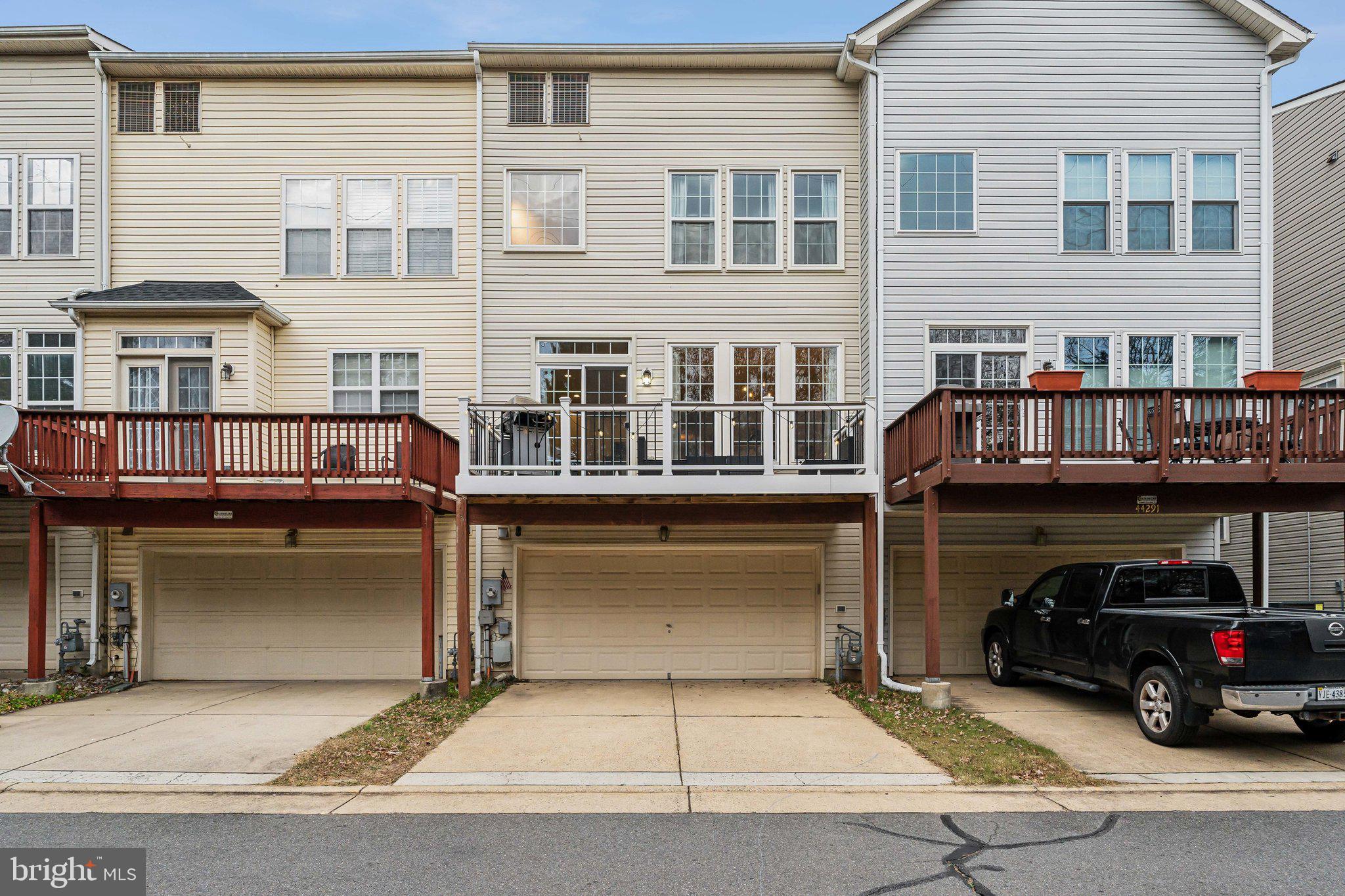 ASHBURN VILLAGE - Residential