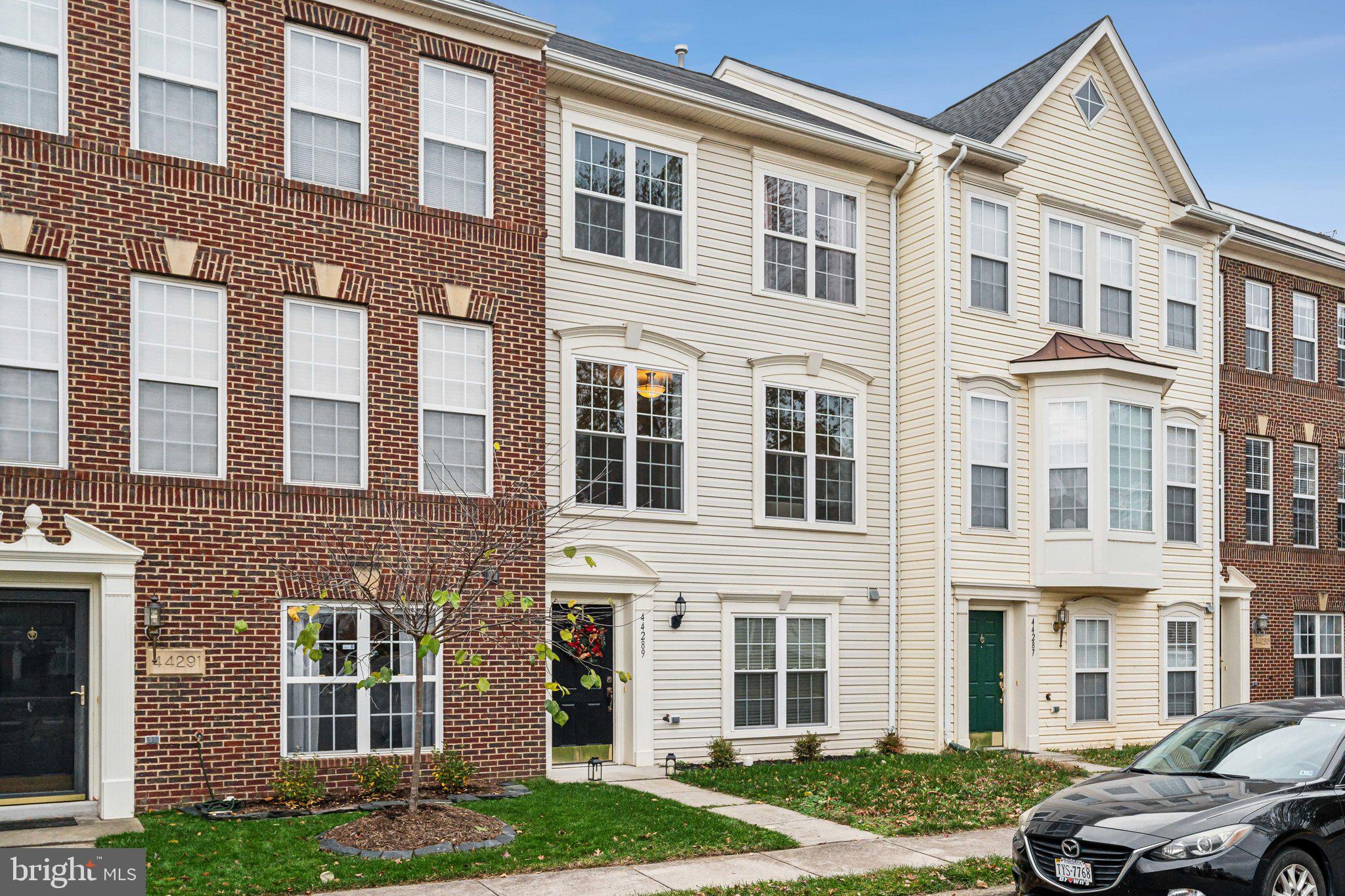 ASHBURN VILLAGE - Residential