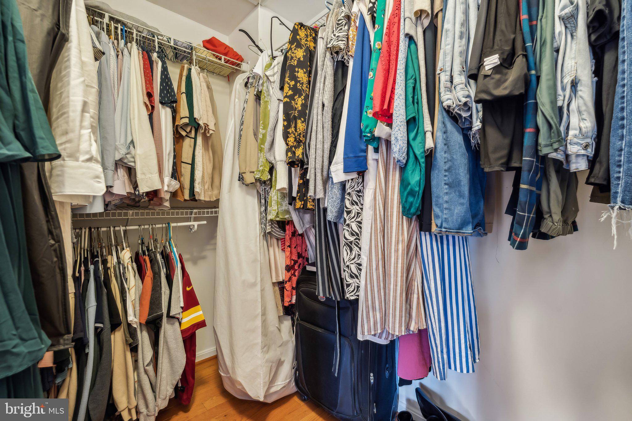 ASHBURN VILLAGE - Residential