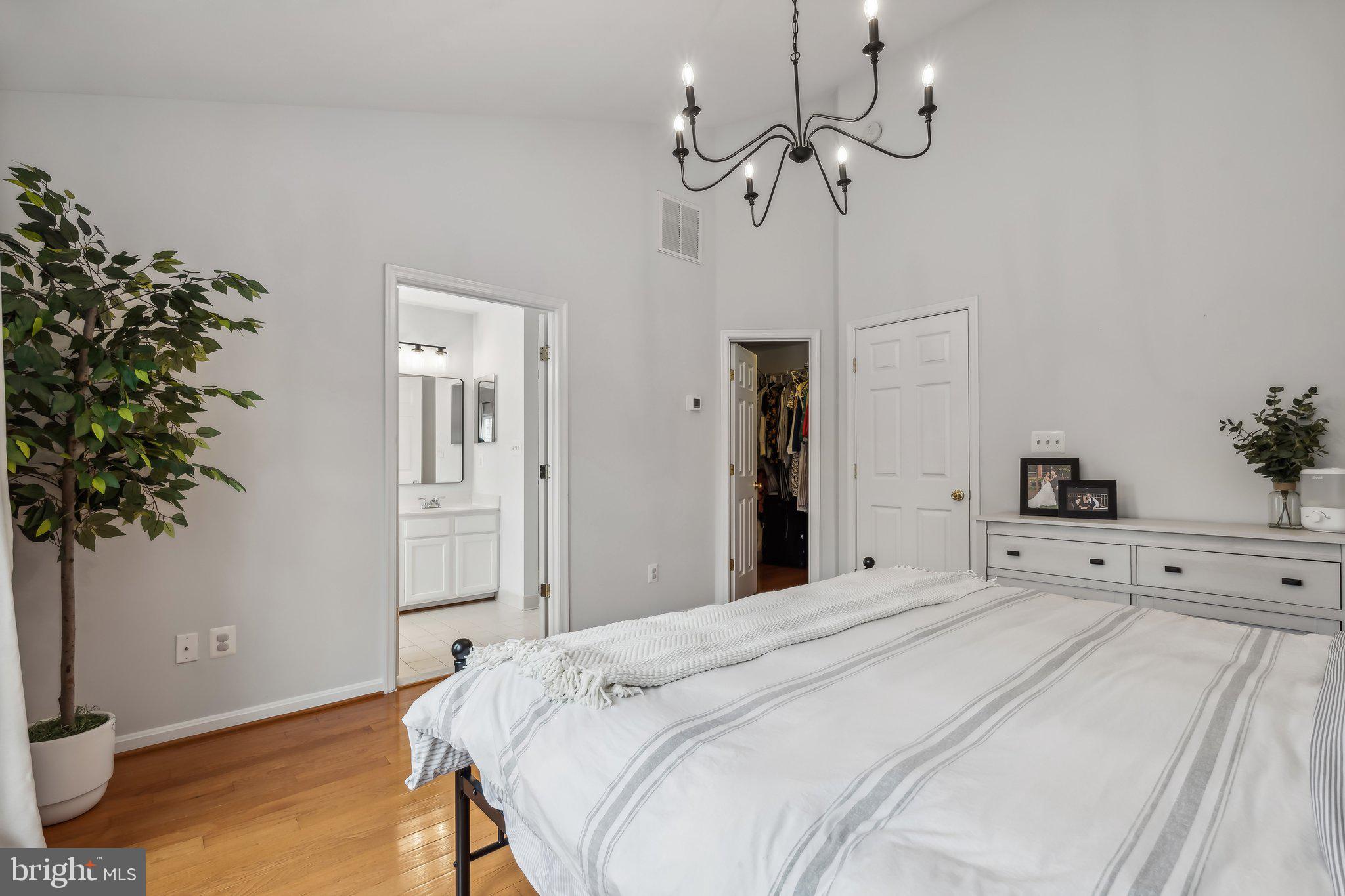 ASHBURN VILLAGE - Residential