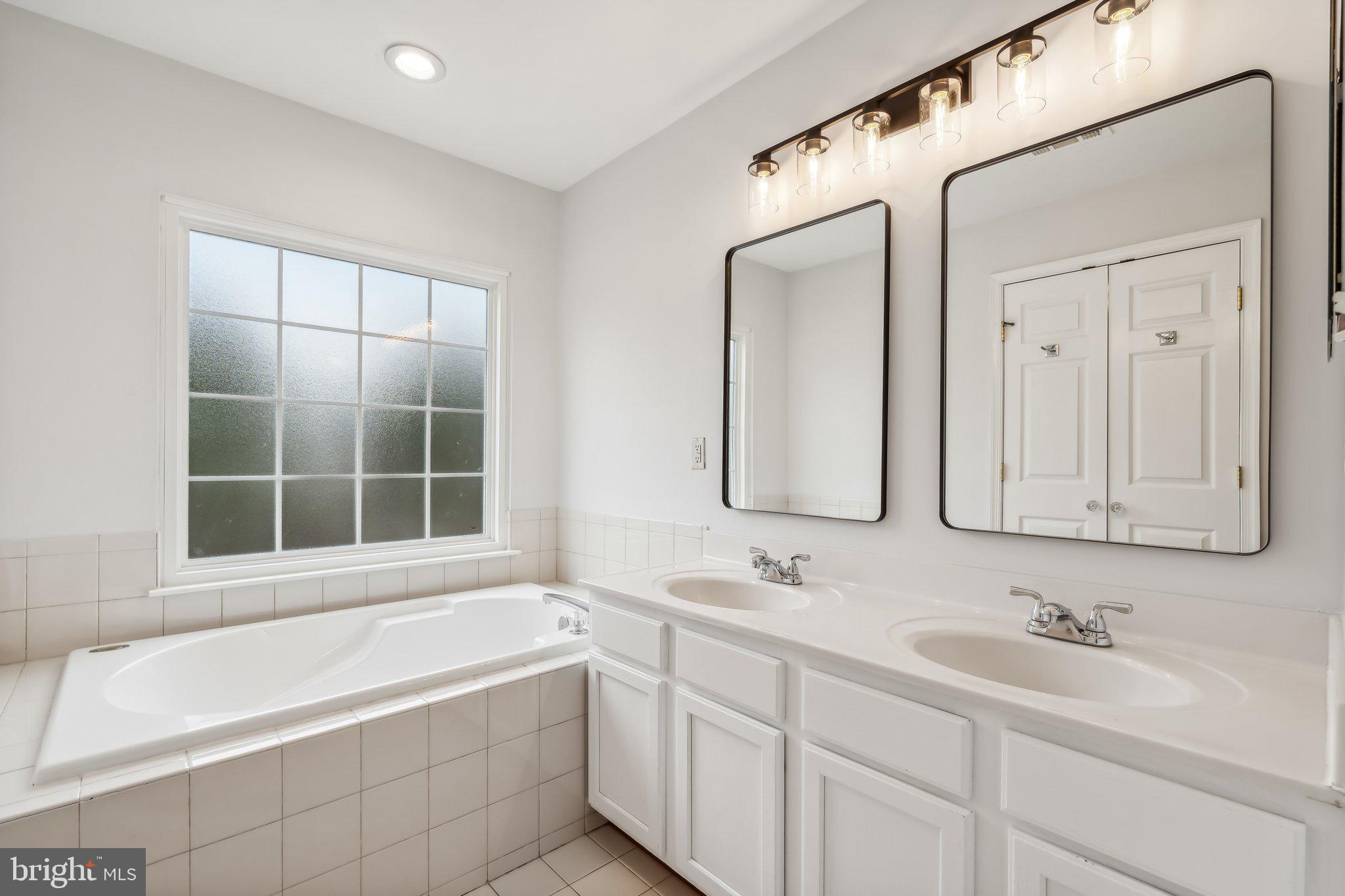 ASHBURN VILLAGE - Residential